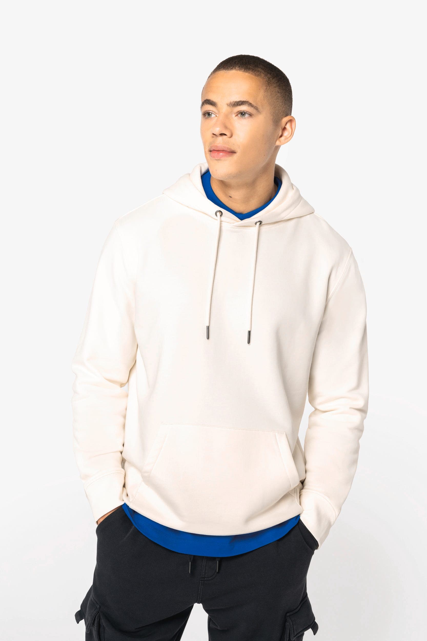 Sweat-shirt écoresponsable à capuche unisexe en situation