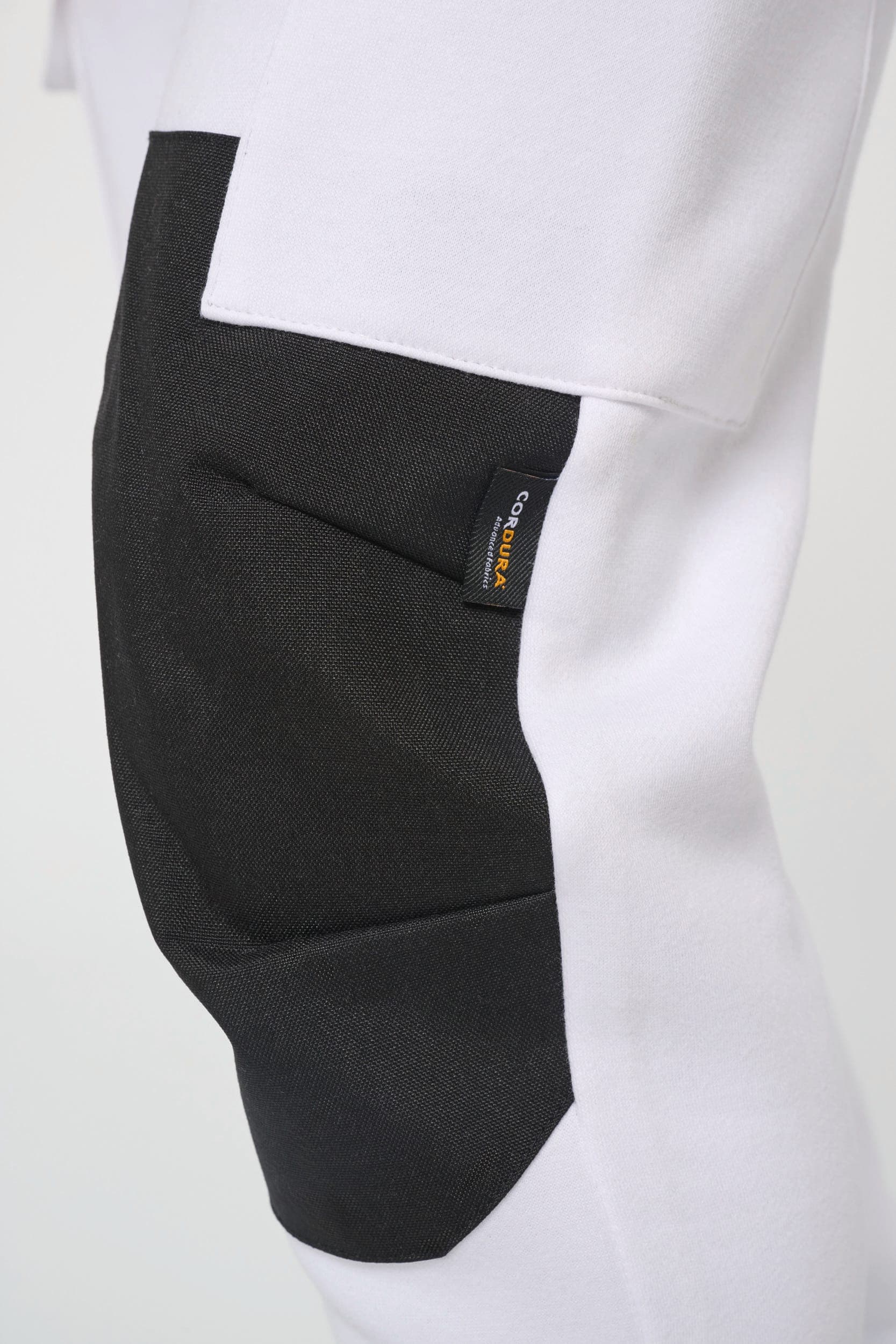 Pantalon molleton cargo écoresponsable homme en situation