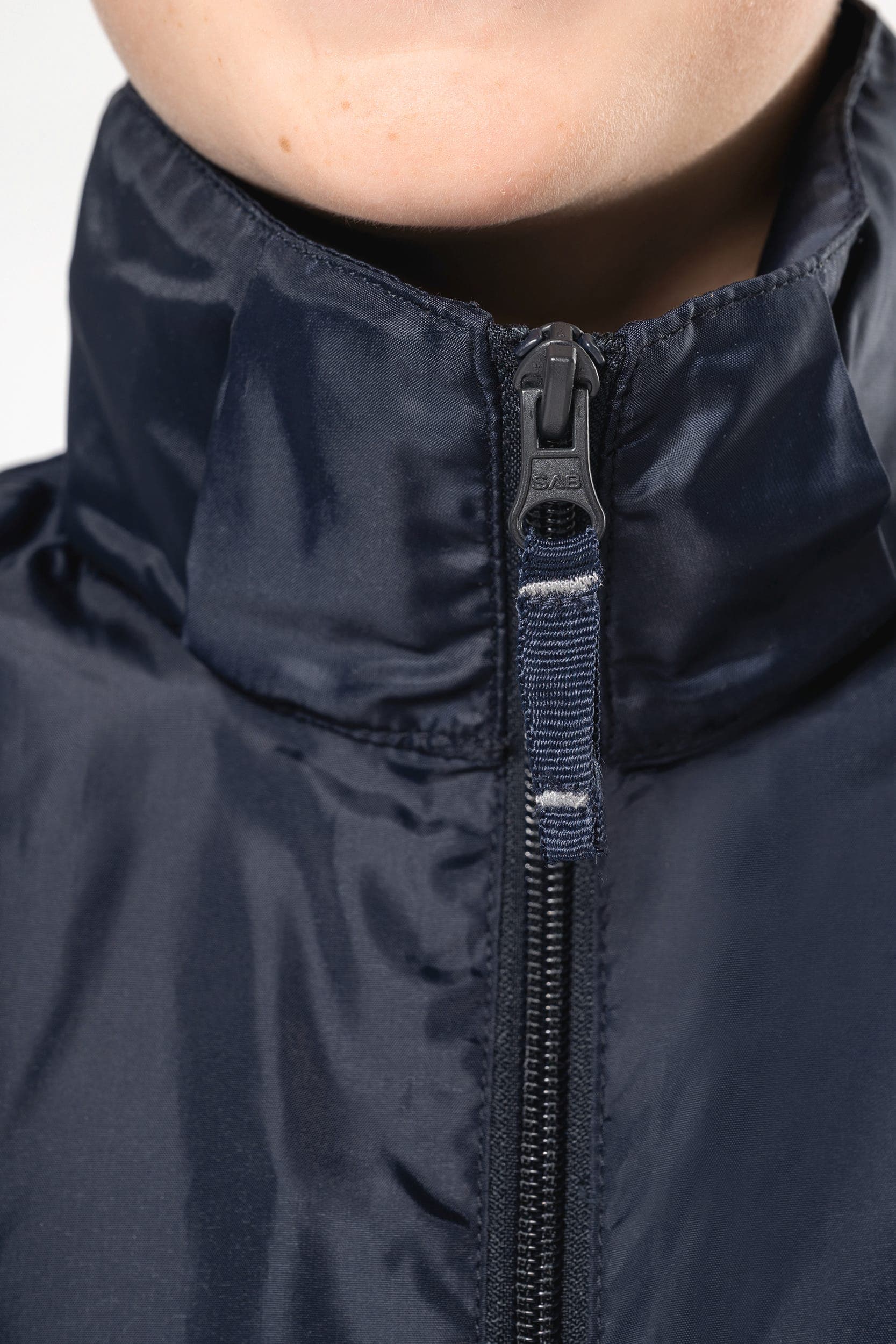 Coupe-vent non doublé enfant en situation
