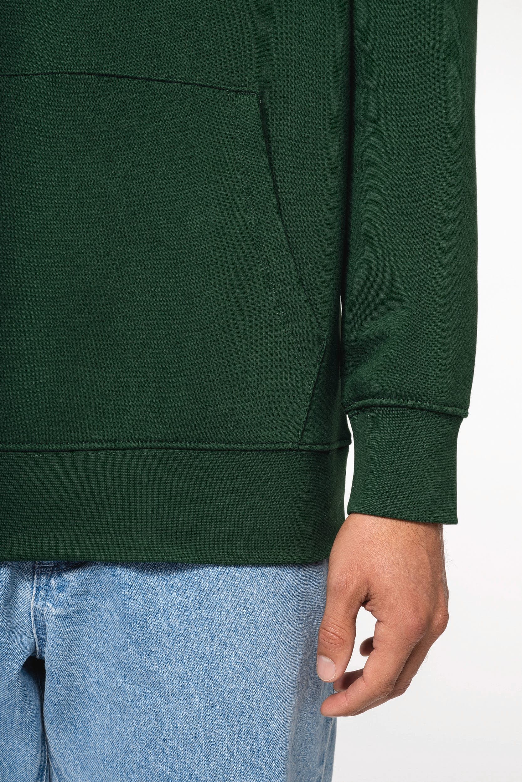 Sweat-shirt écoresponsable à capuche homme en situation