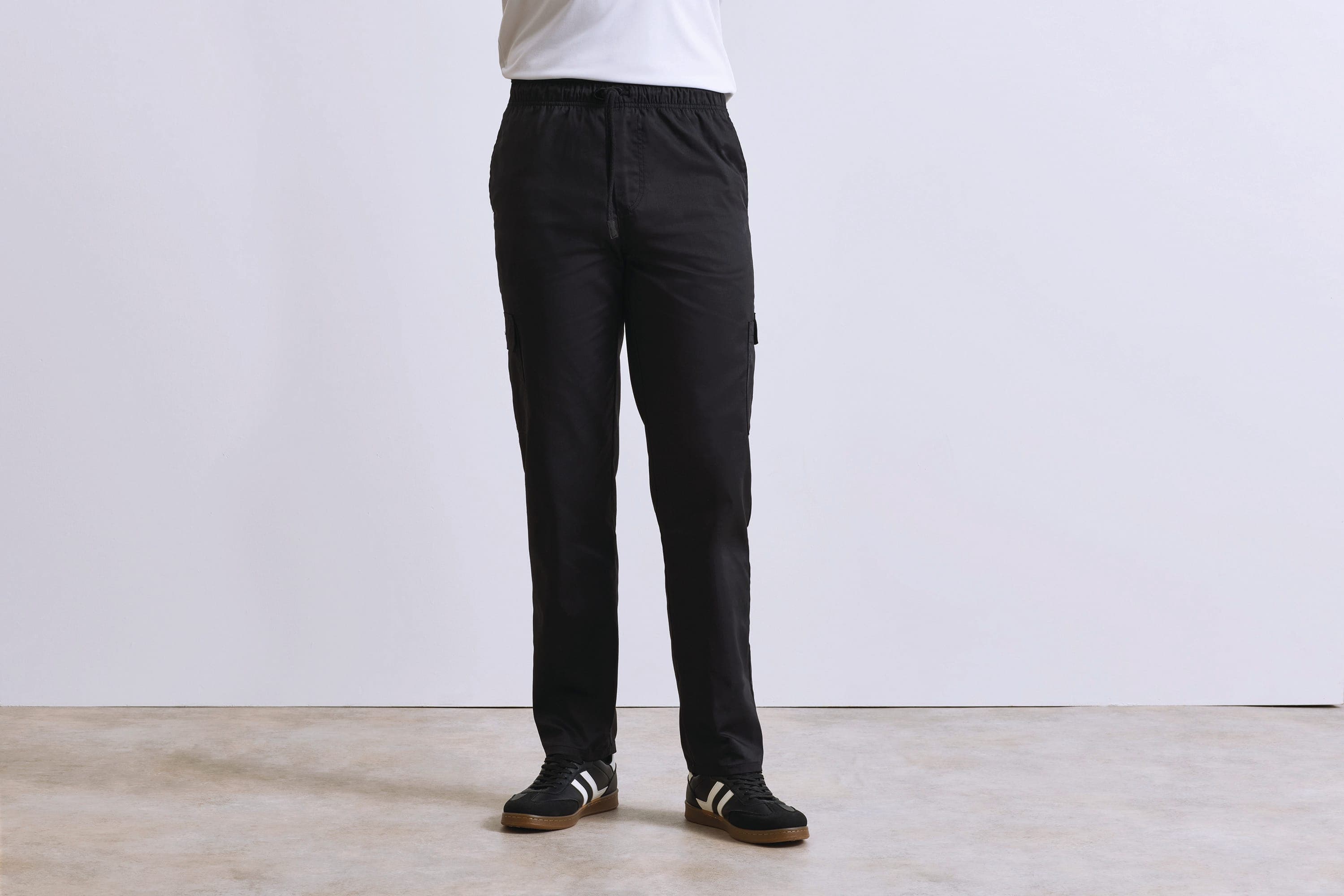 Pantalon de chef "Essential" en situation