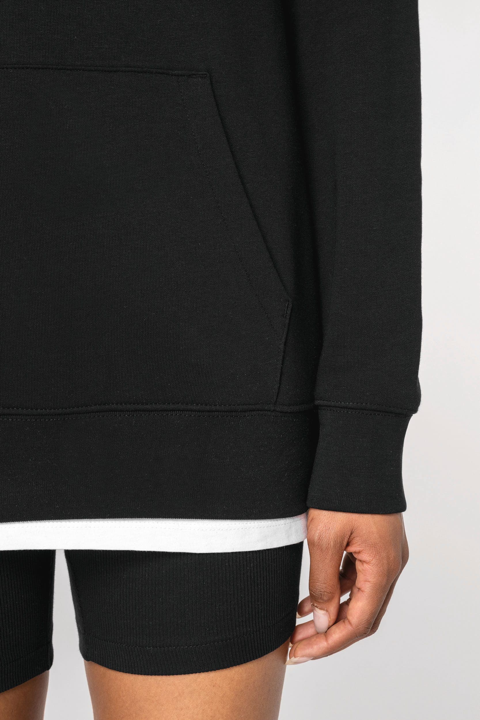Sweat-shirt écoresponsable à capuche unisexe en situation