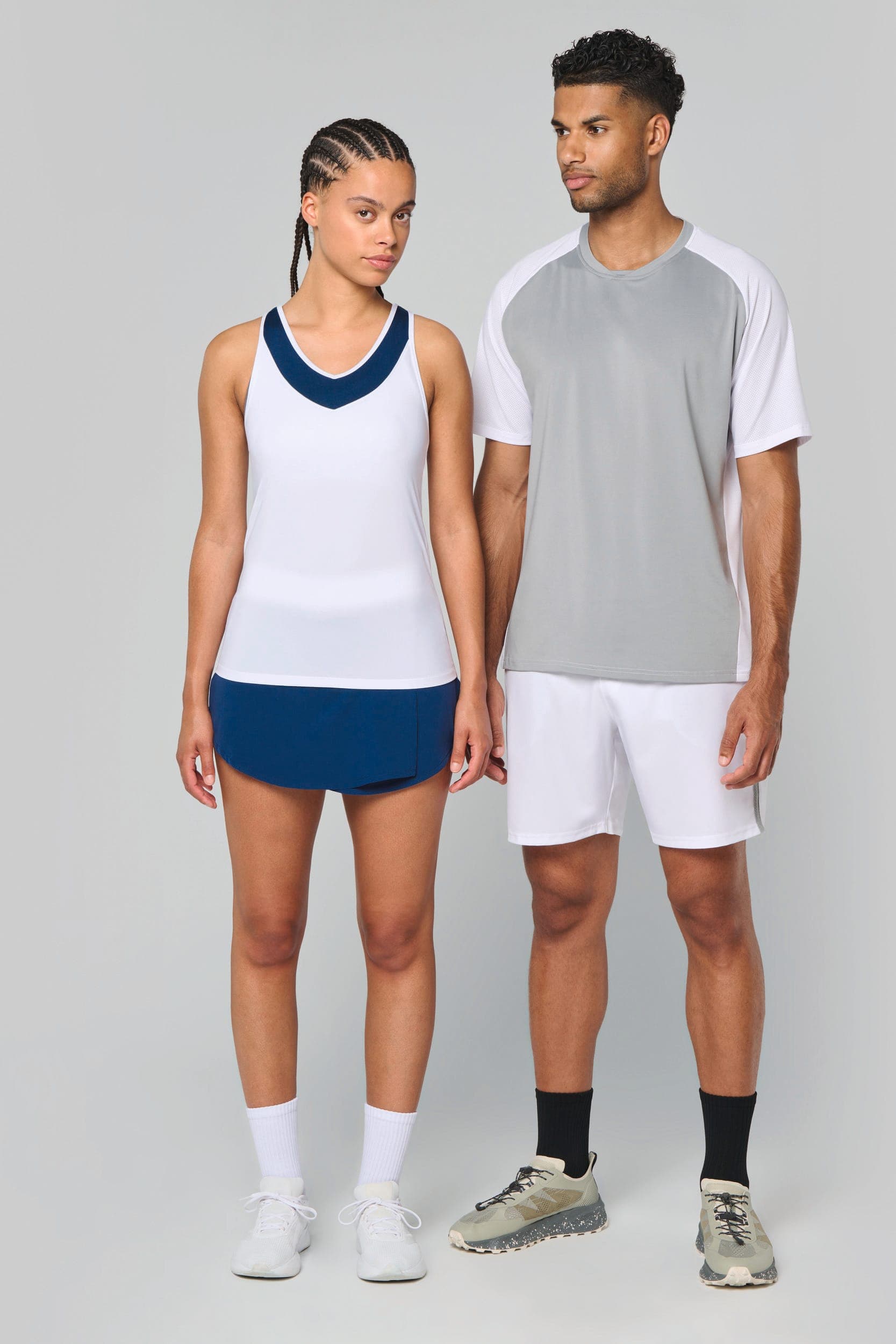 T-shirt de padel bicolore à manches raglan homme en situation