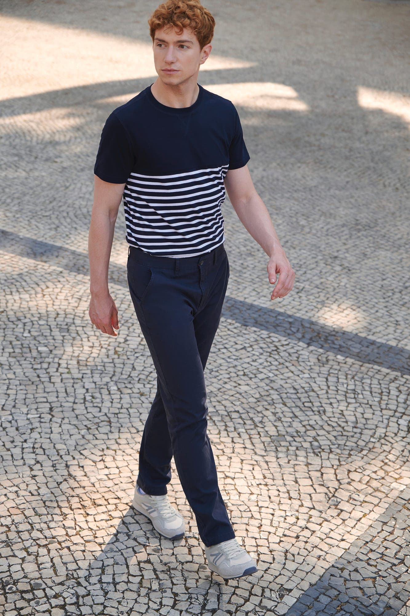 Pantalon Chino Stretch Homme en situation