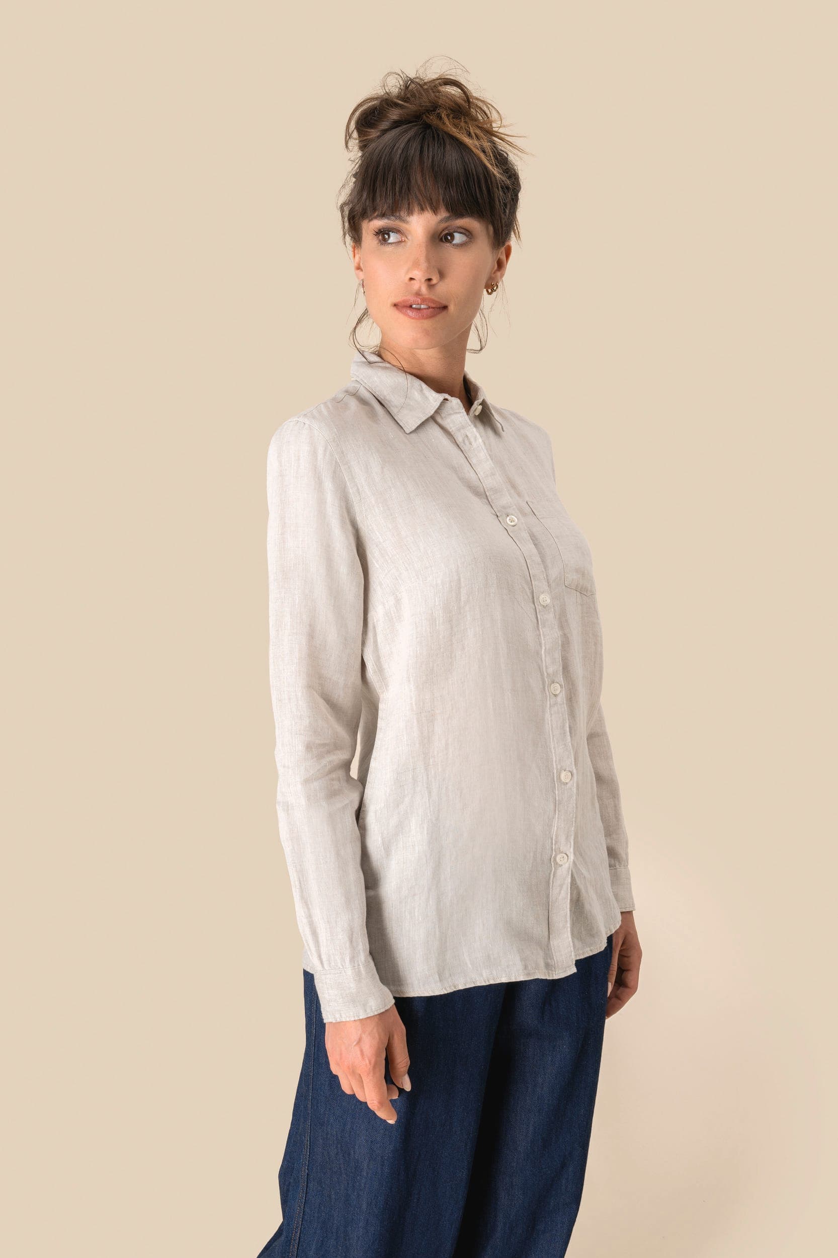 Chemise en lin femme en situation