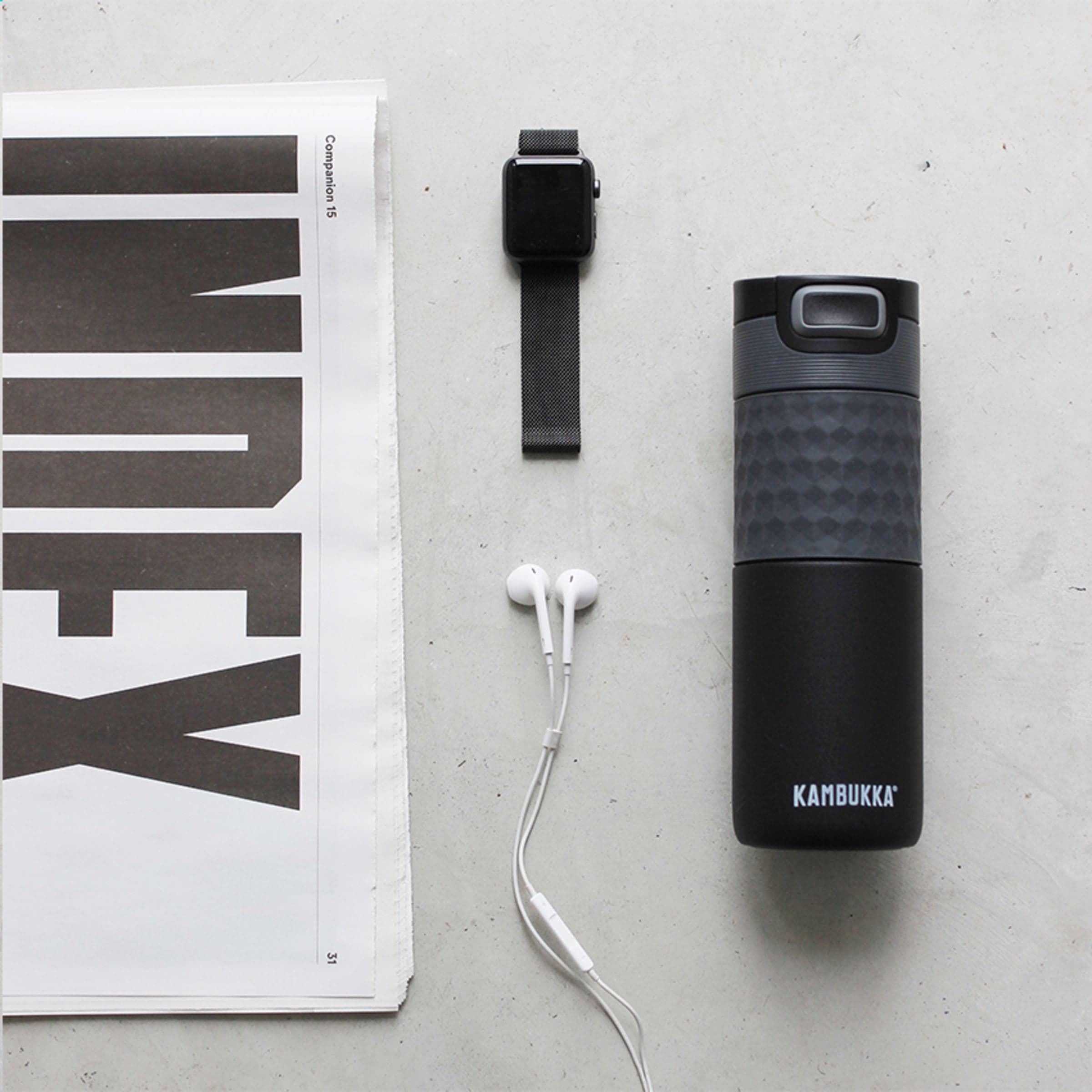 Gobelet thermos Kambukka® Etna Grip 500 ml en situation