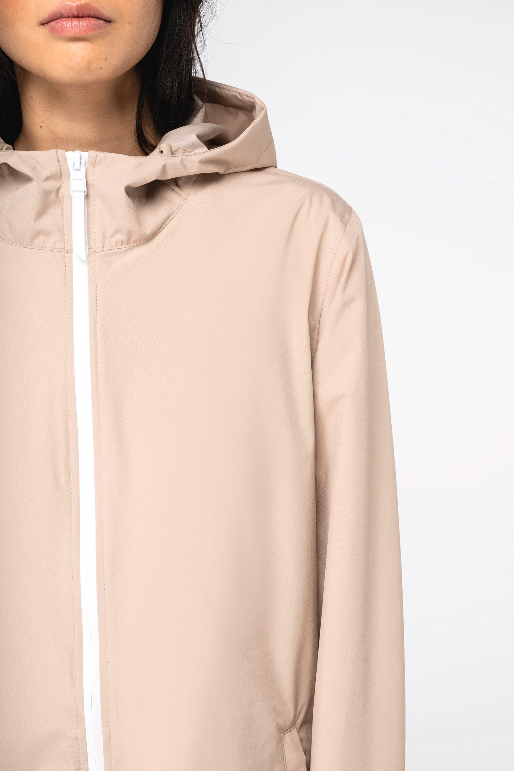 Veste écoresponsable imperméable unisexe en situation