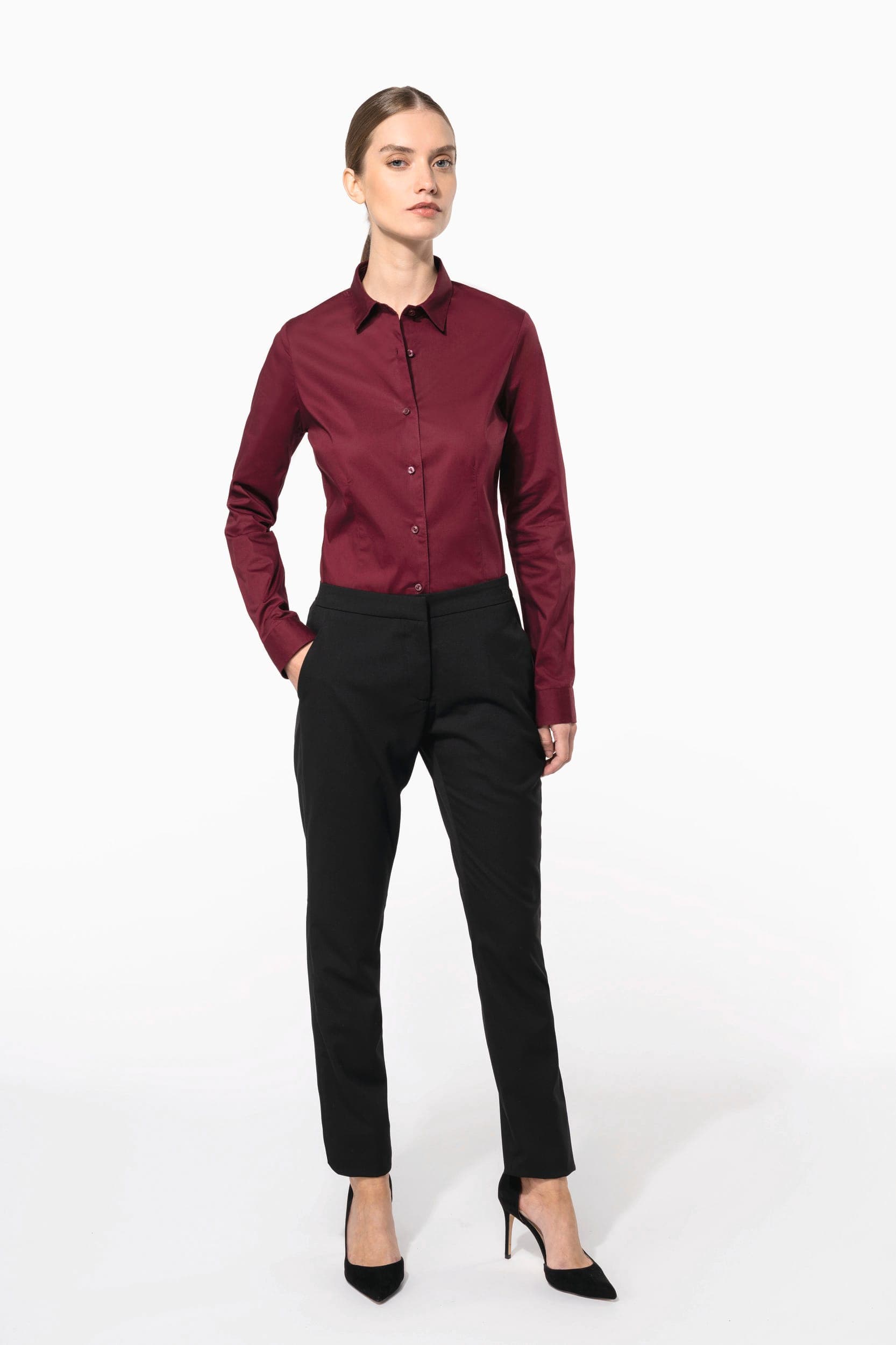 Chemise coton / élasthanne manches longues femme en situation
