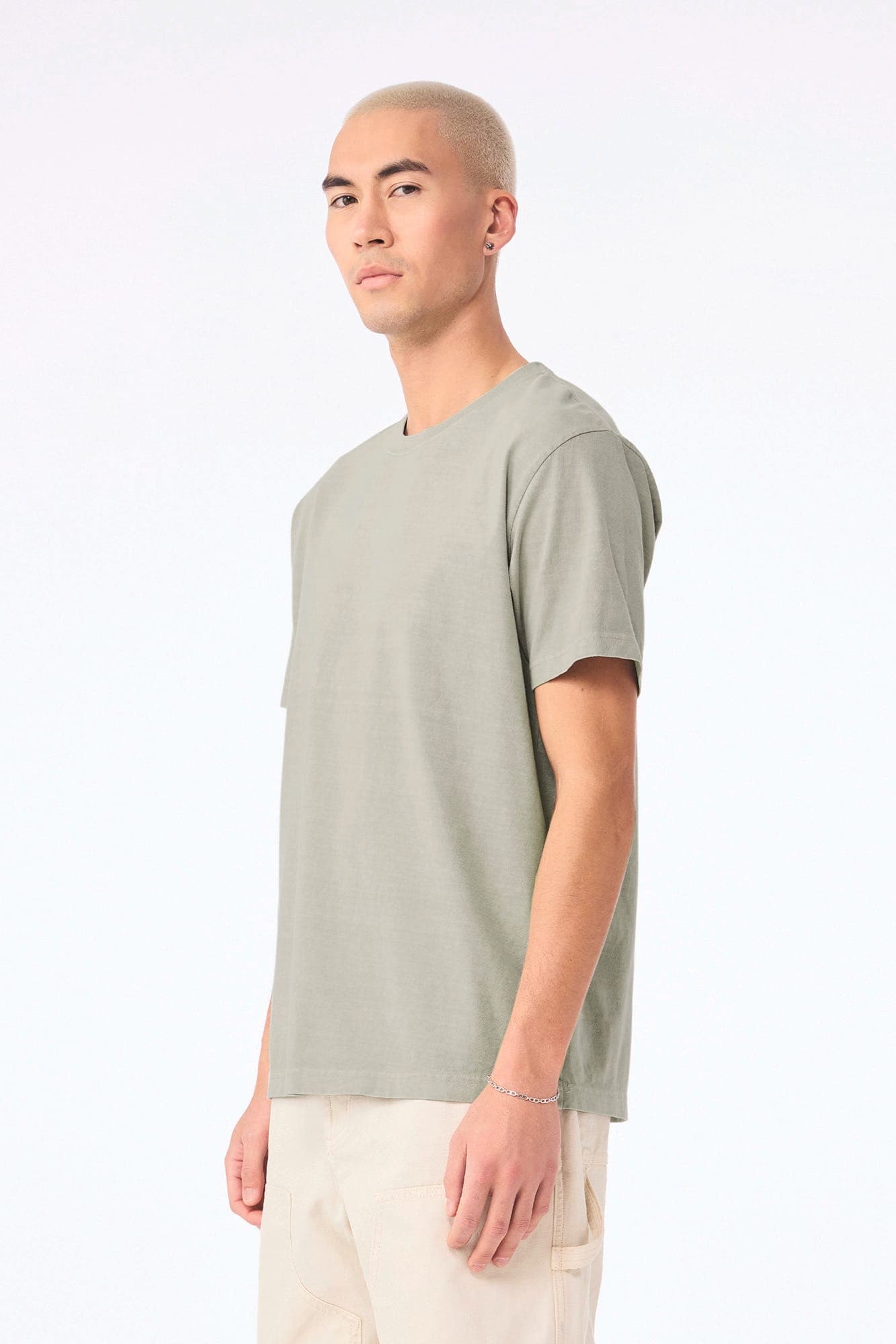T-shirt délavé épais unisexe en situation