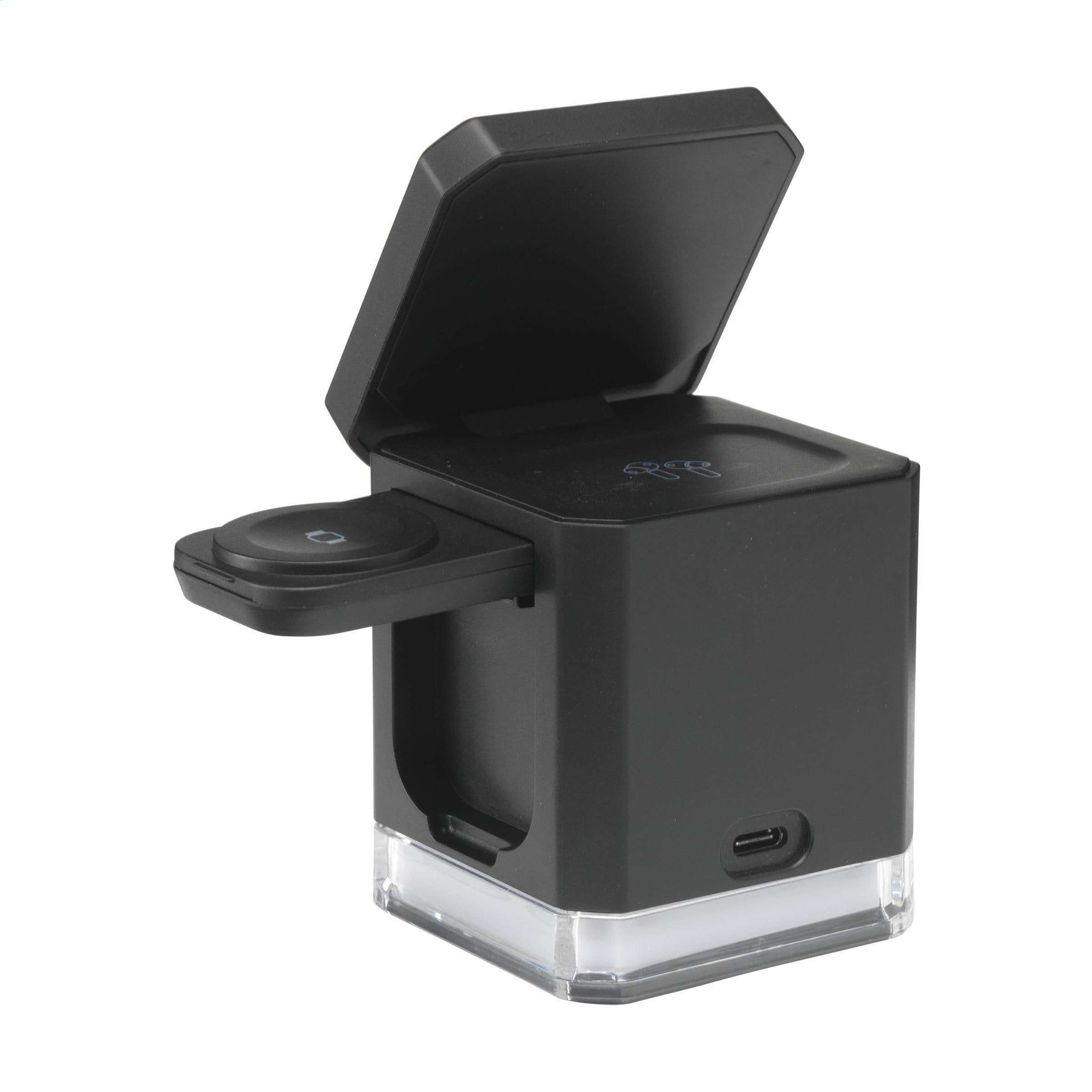 Support de charge Cube Magsafe 3-en-1 RCS plastique recyclé en situation