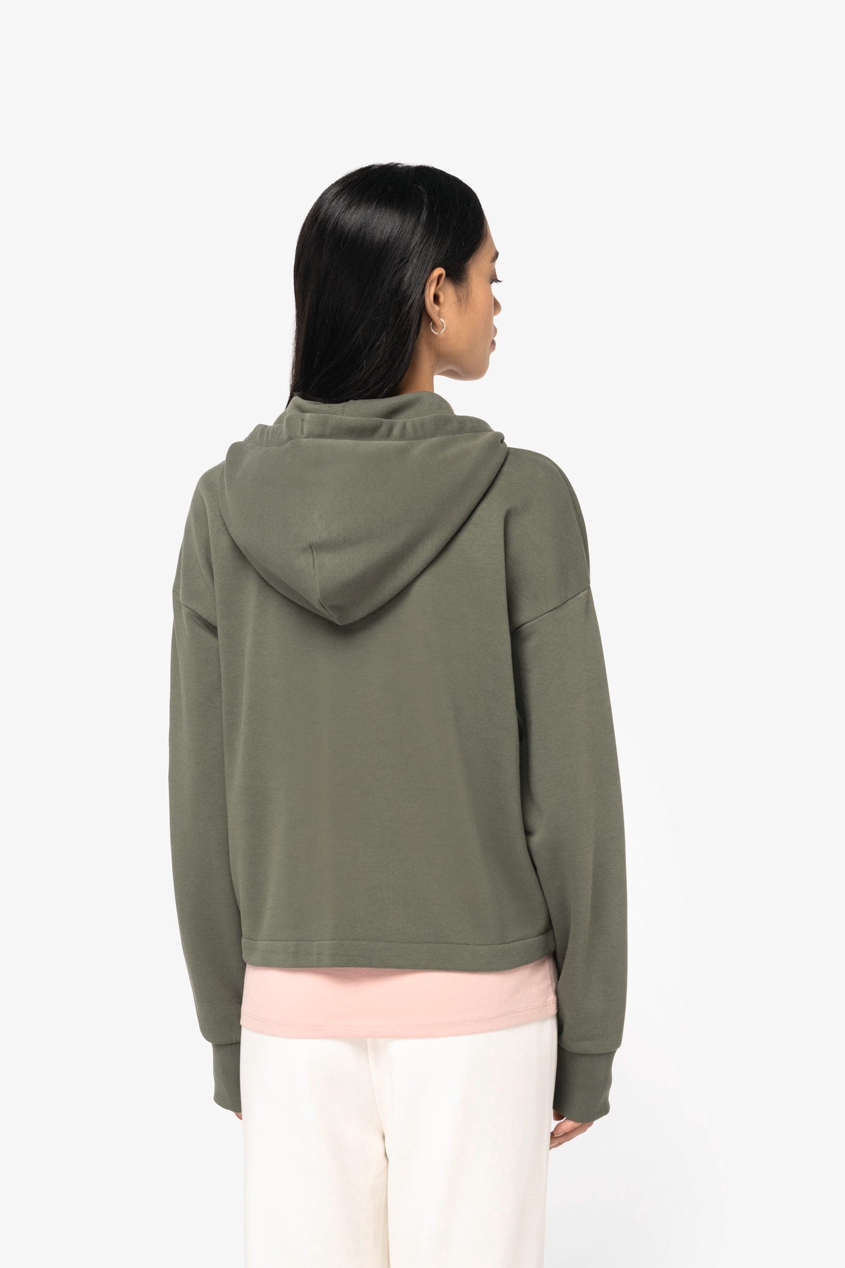 Sweat-shirt écoresponsable zippé à capuche French Terry femme en situation