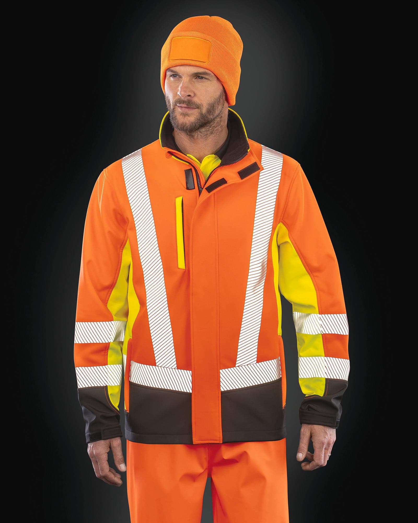 Veste softshell de sécurité recyclé 3 couches en situation