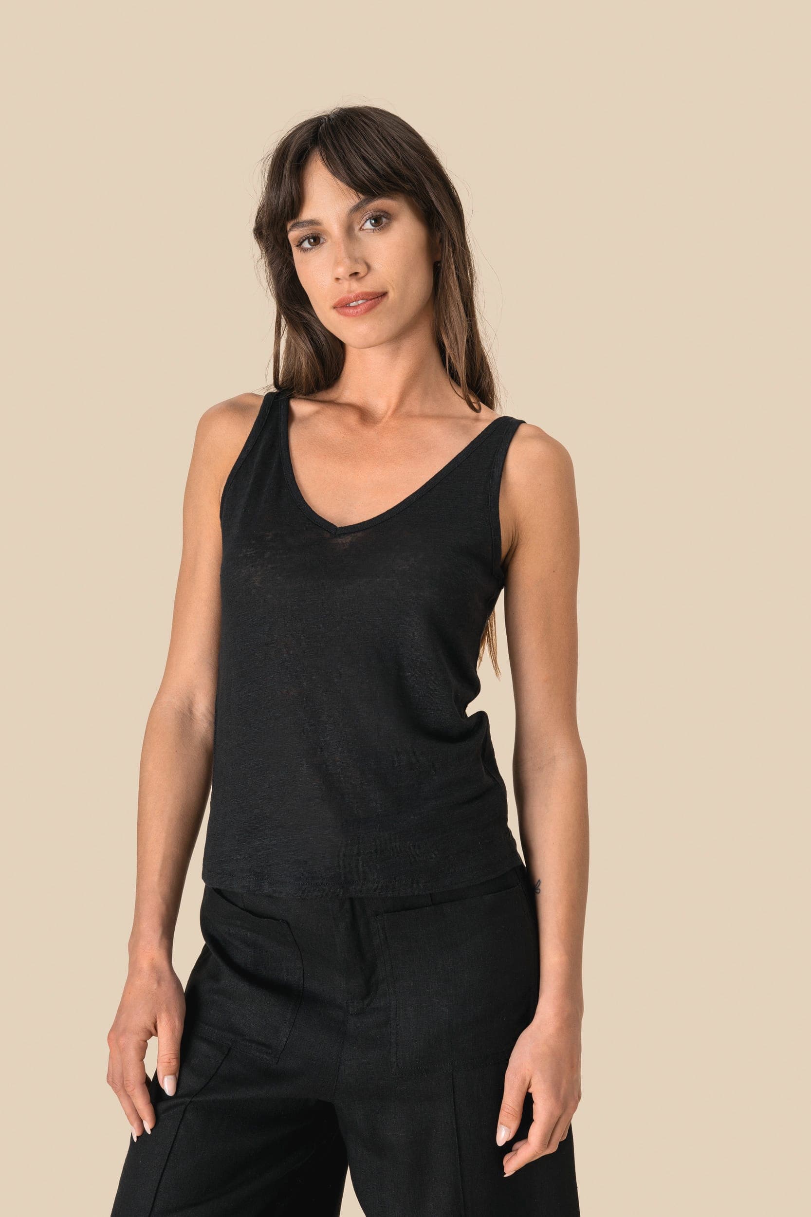 Débardeur en lin femme en situation