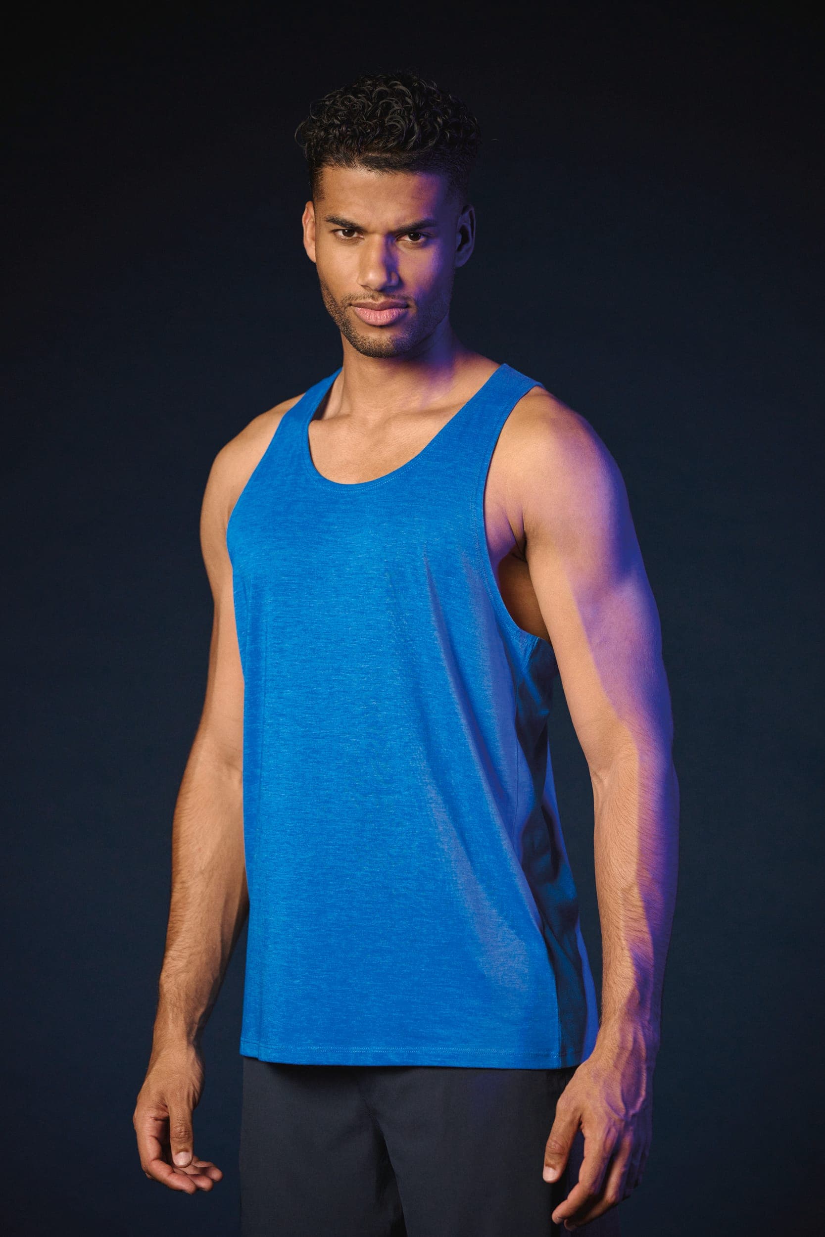 Débardeur triblend homme en situation