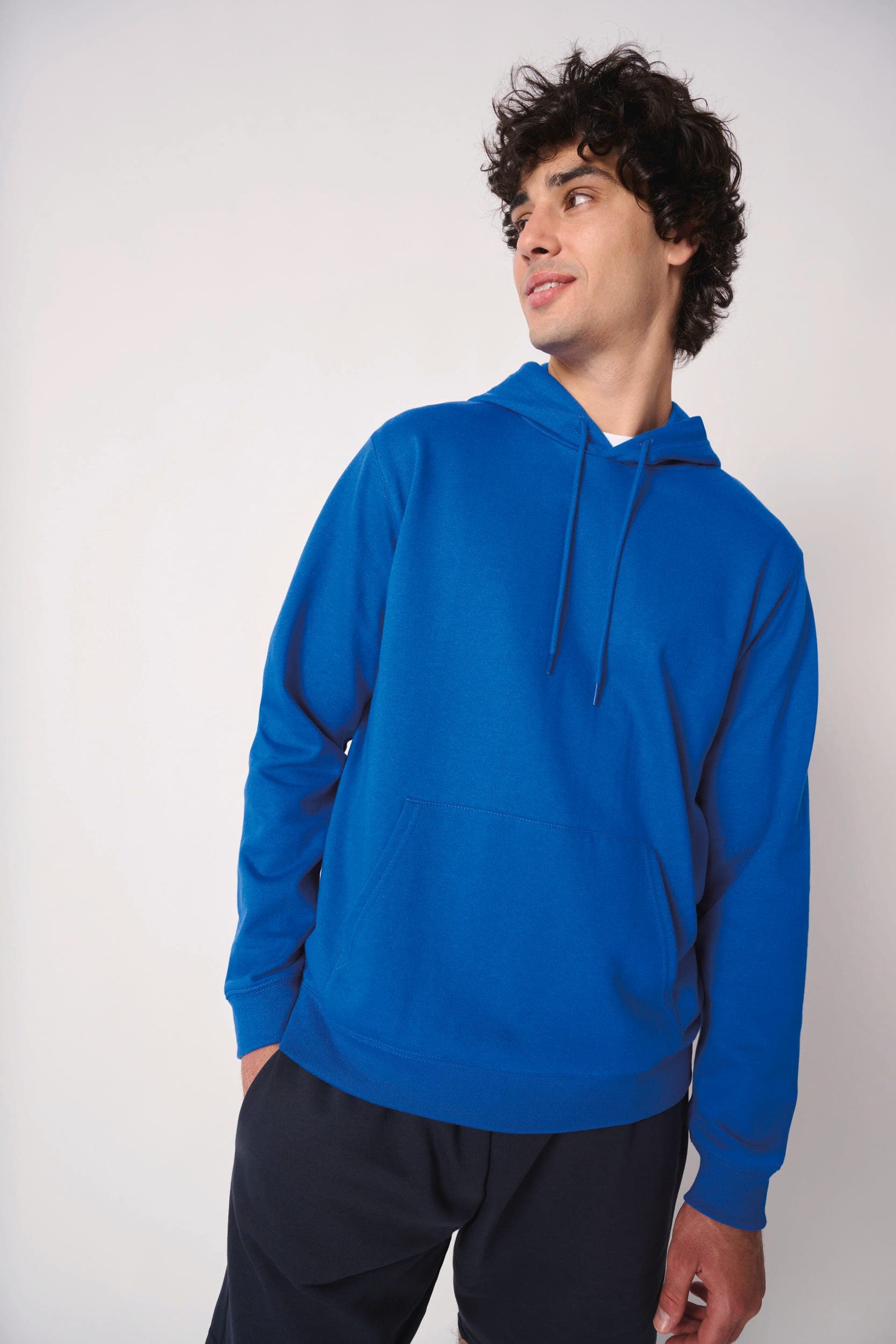 Sweat-shirt à capuche unisexe en situation