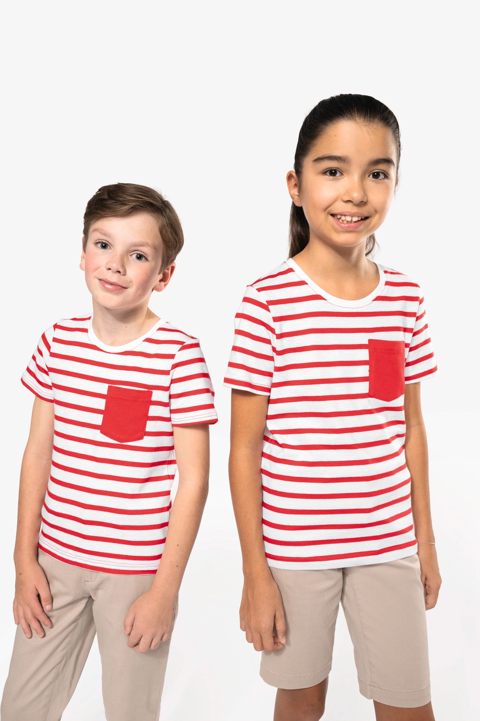 T-shirt rayé marin avec poche manches courtes enfant en situation