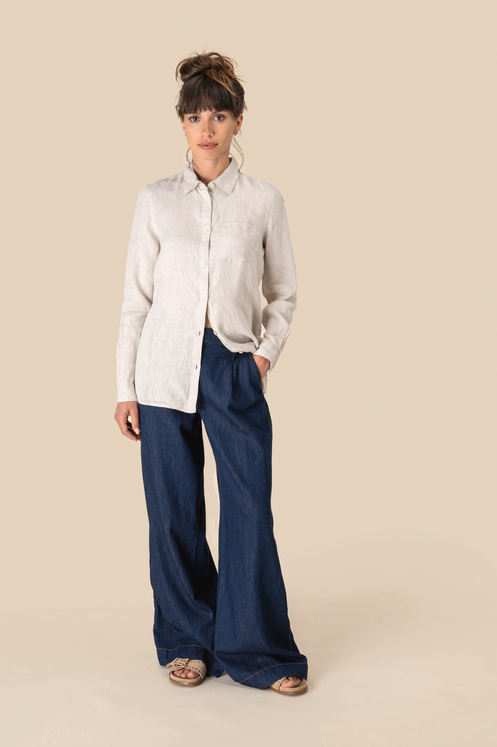 Chemise en lin femme en situation