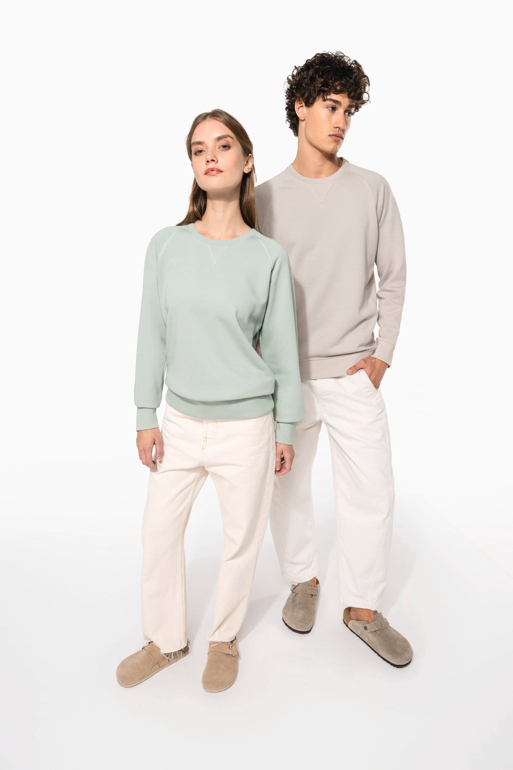 Sweat-shirt Bio col rond manches raglan femme en situation