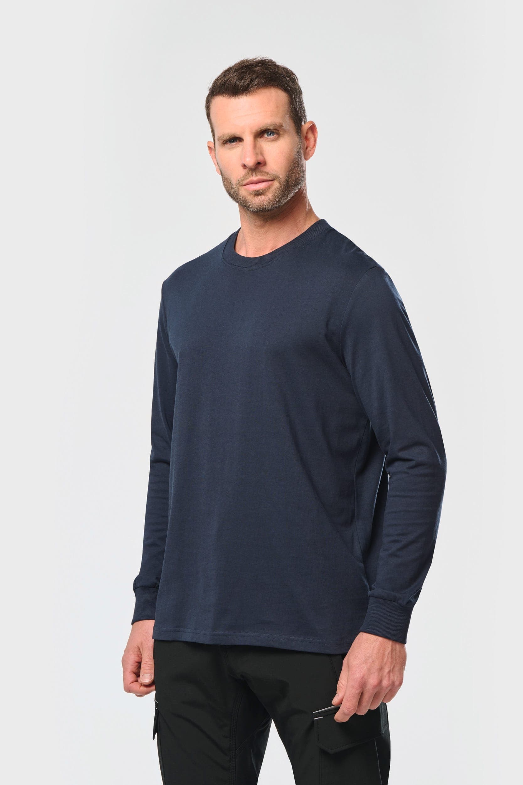 T-shirt écoresponsable manches longues unisexe en situation