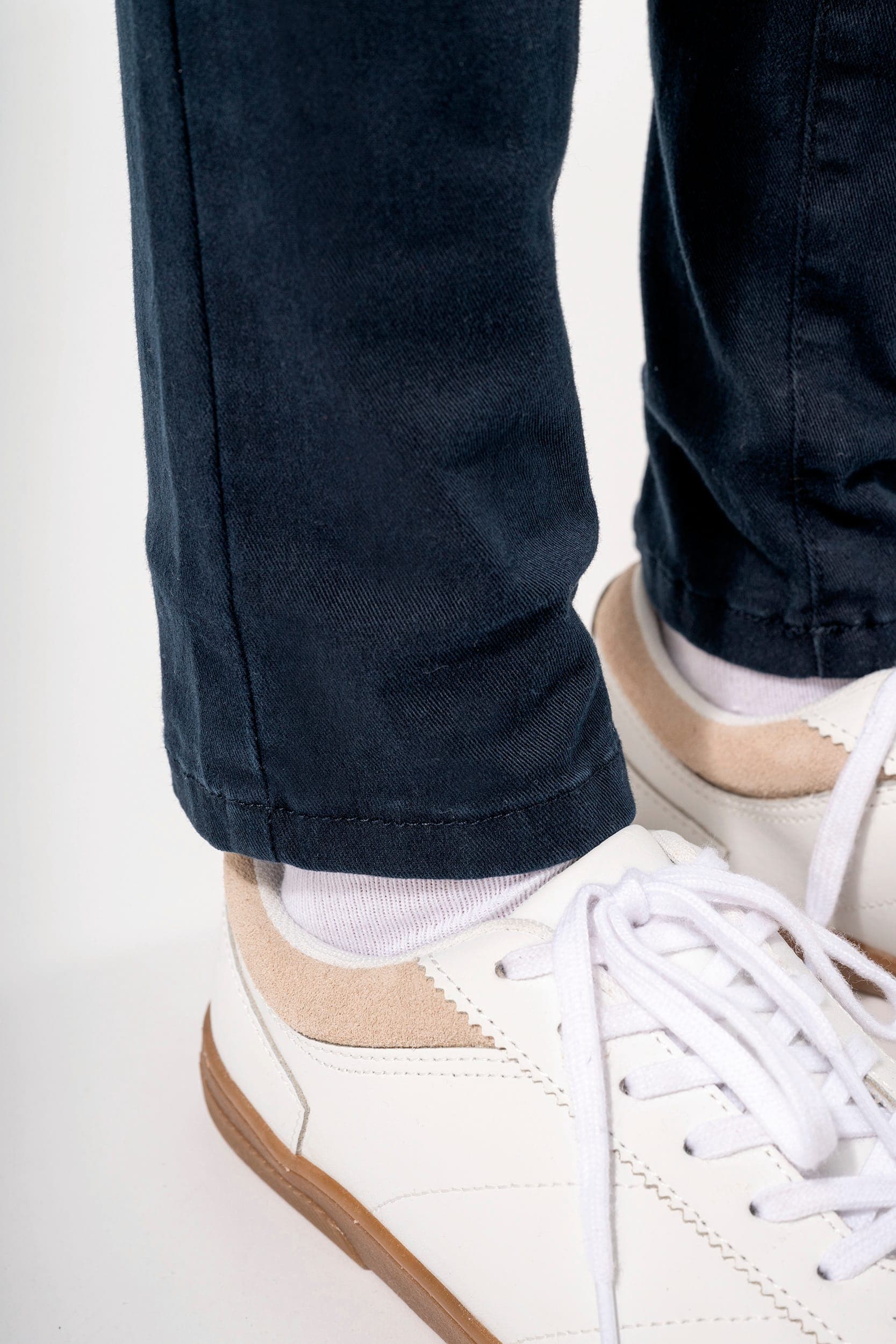 Pantalon chino fille en situation