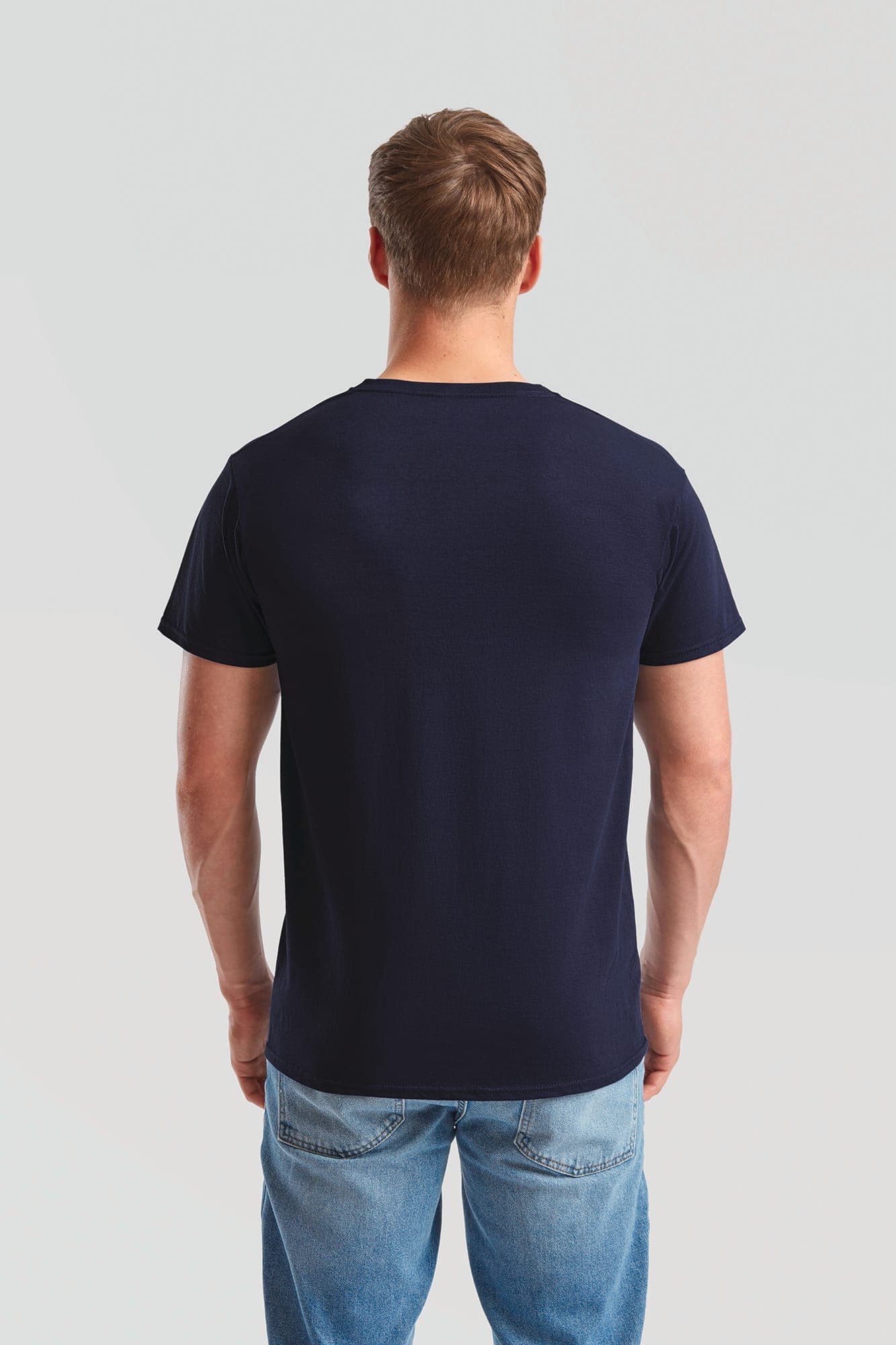 T-shirt homme col v Valueweight (61-066-0) en situation