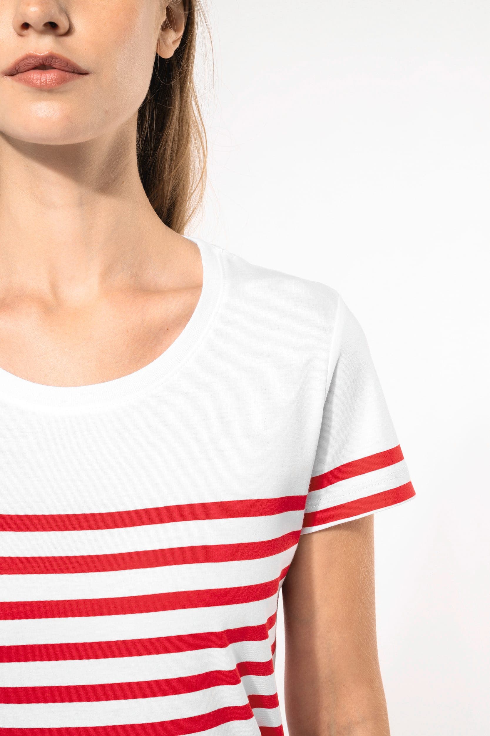 T-shirt marin col rond Bio femme en situation