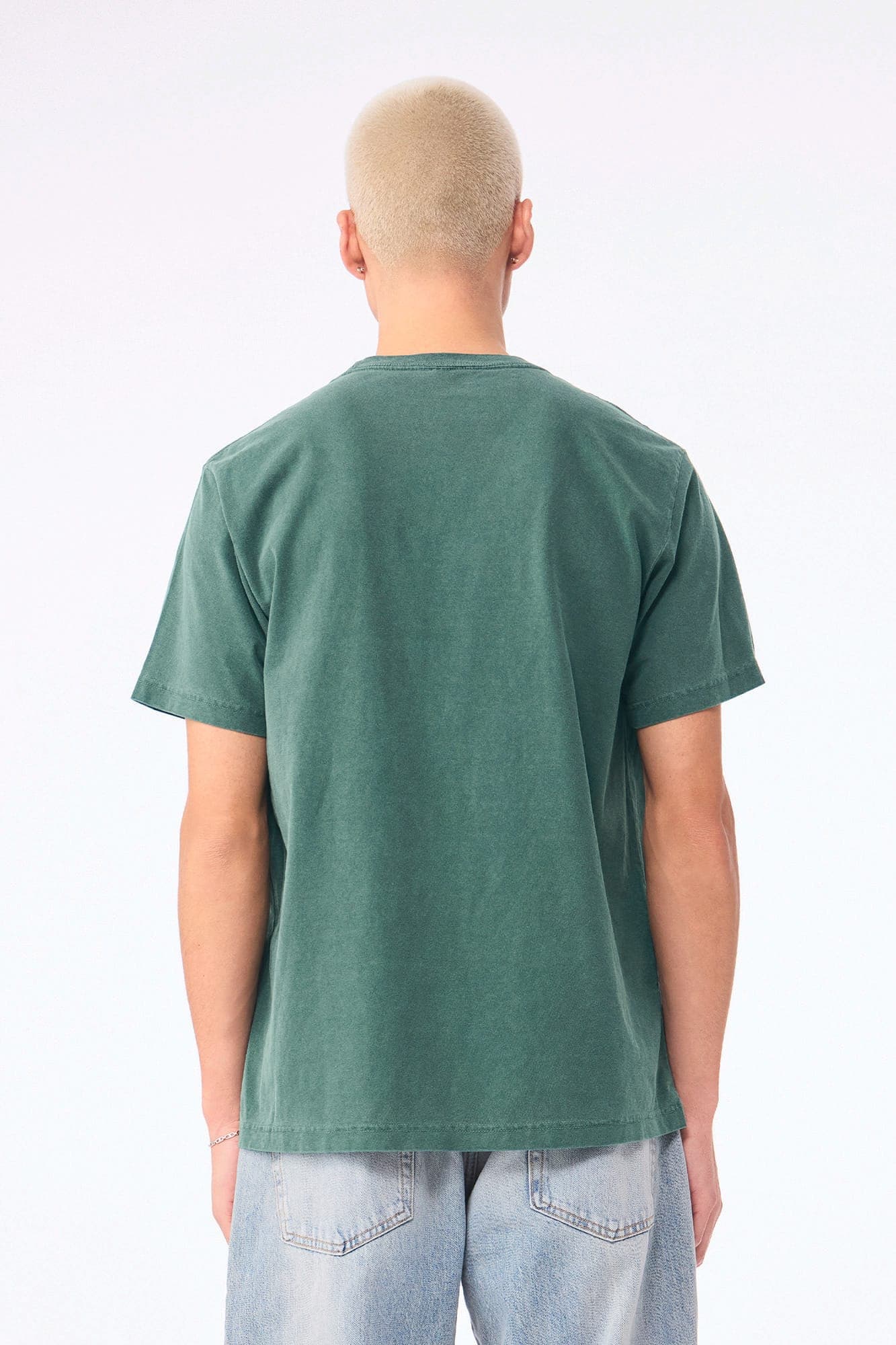 T-shirt délavé épais unisexe en situation