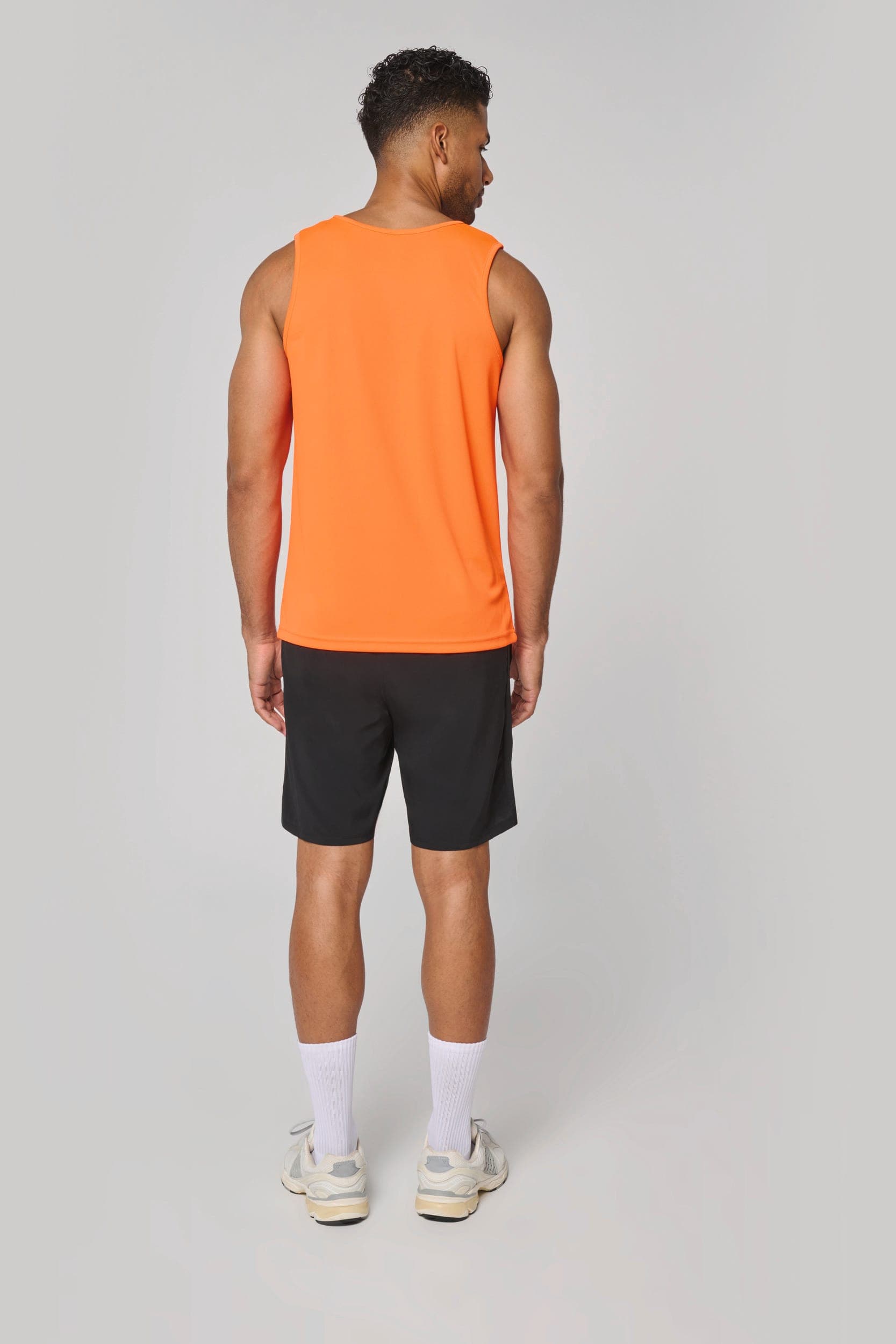 Débardeur de sport homme en situation
