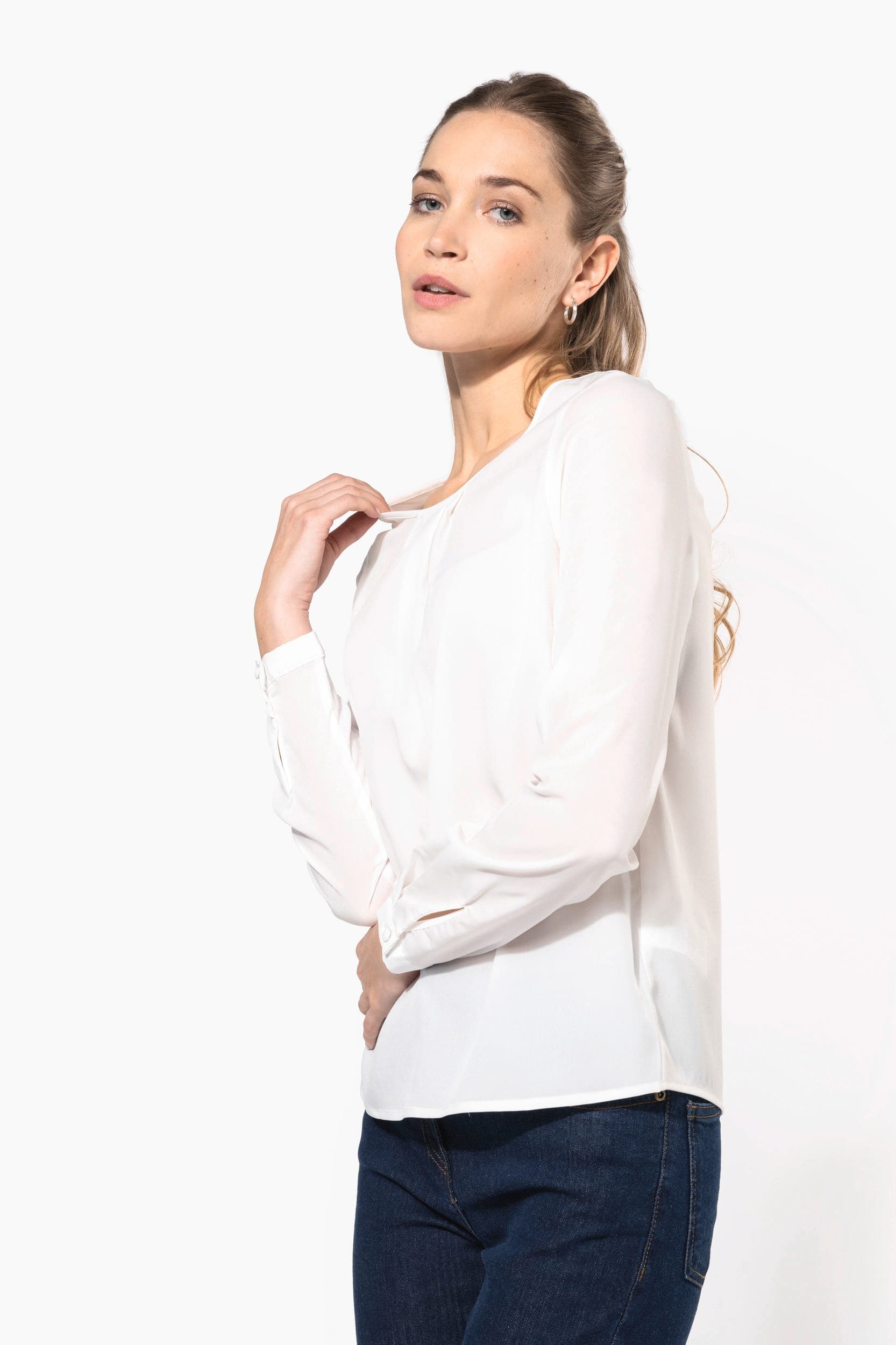 Blouse crêpe manches longues femme en situation