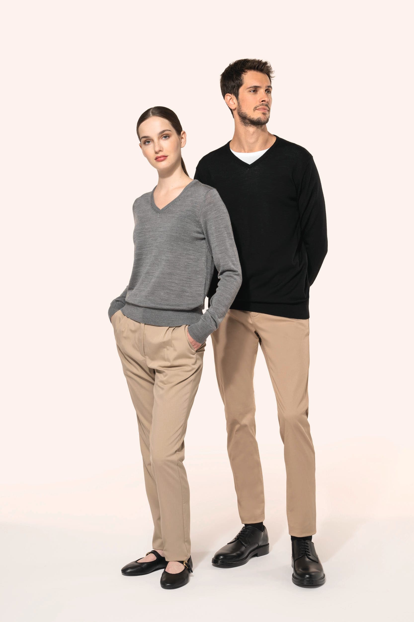 Pull Mérinos col V femme en situation
