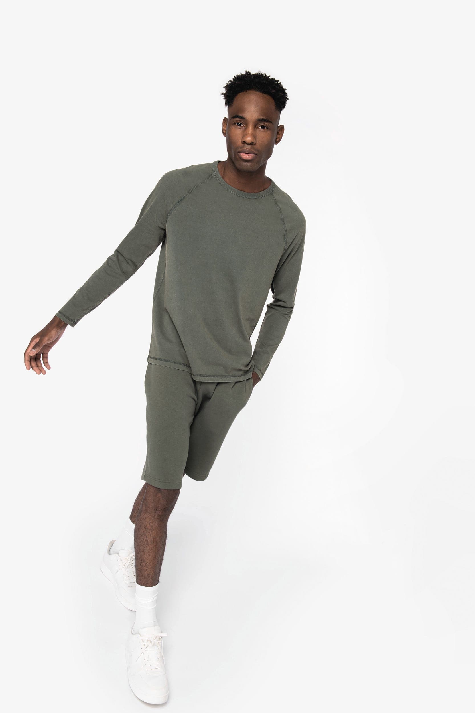 T-shirt écoresponsable raglan manches longues homme en situation