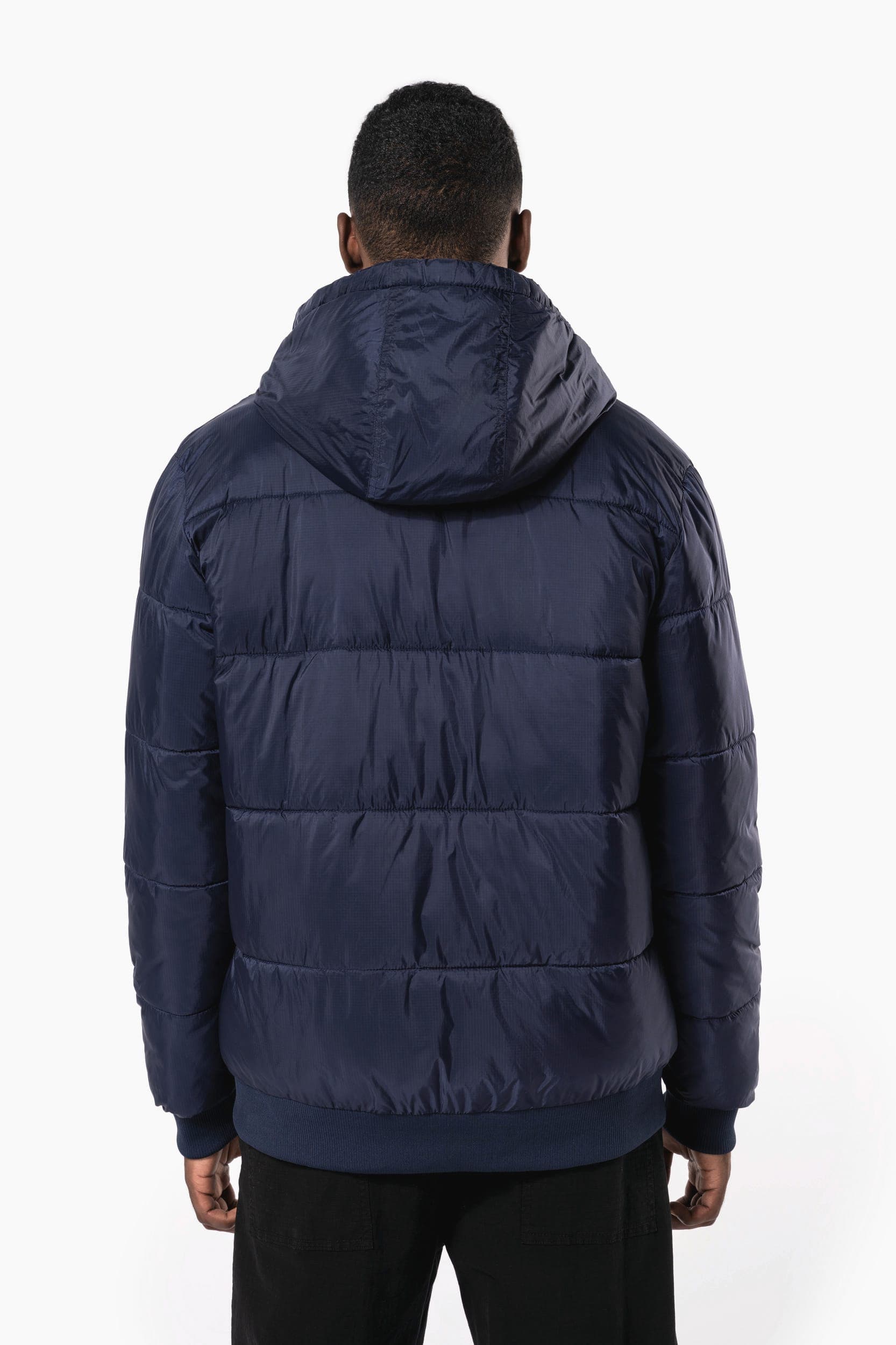 Veste unisexe ripstop recyclée à capuche en situation
