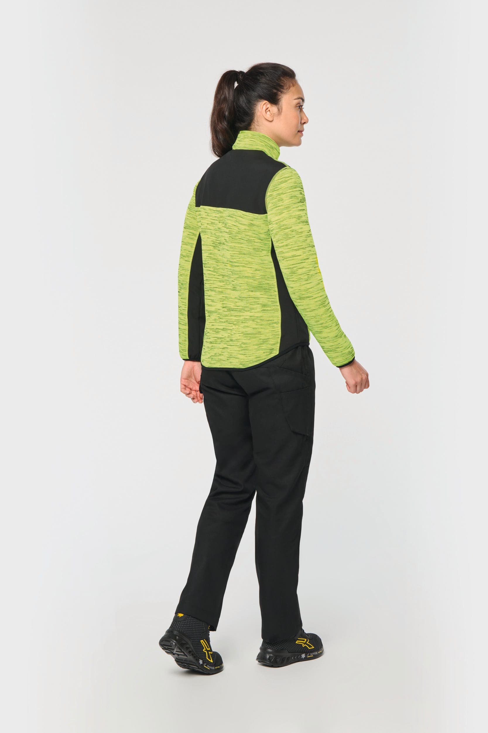 Veste recyclée en polytricot femme en situation