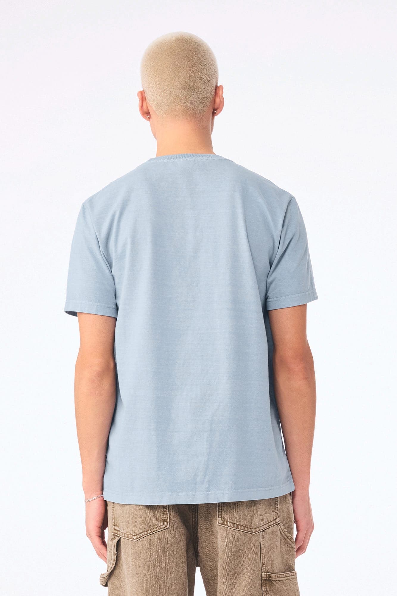 T-shirt délavé épais unisexe en situation