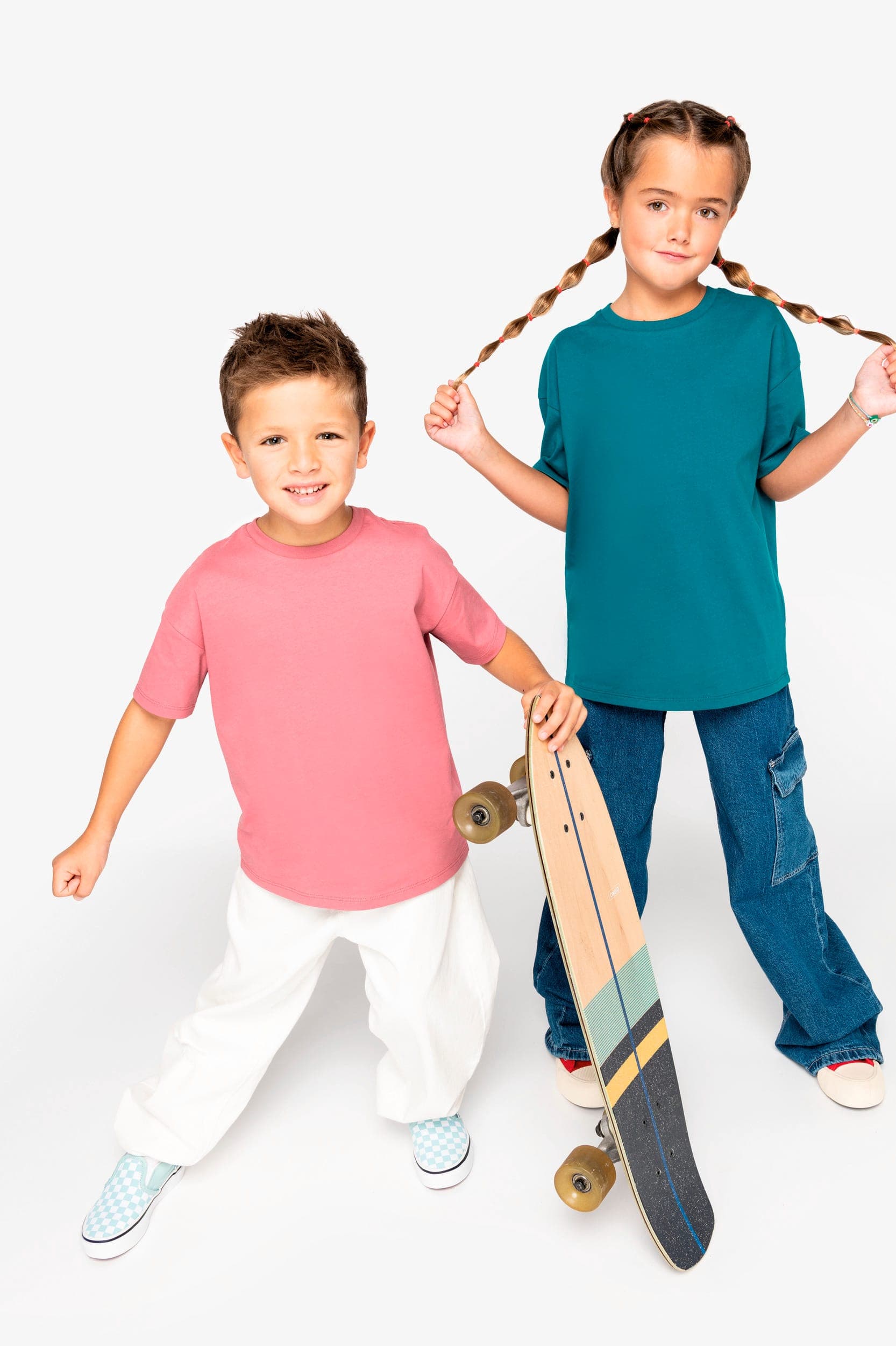 T-shirt écoresponsable à épaules tombantes enfant en situation