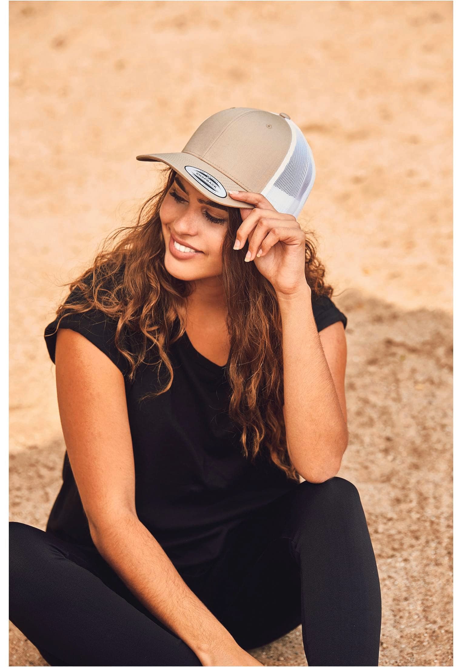 RETRO TRUCKER CAP en situation