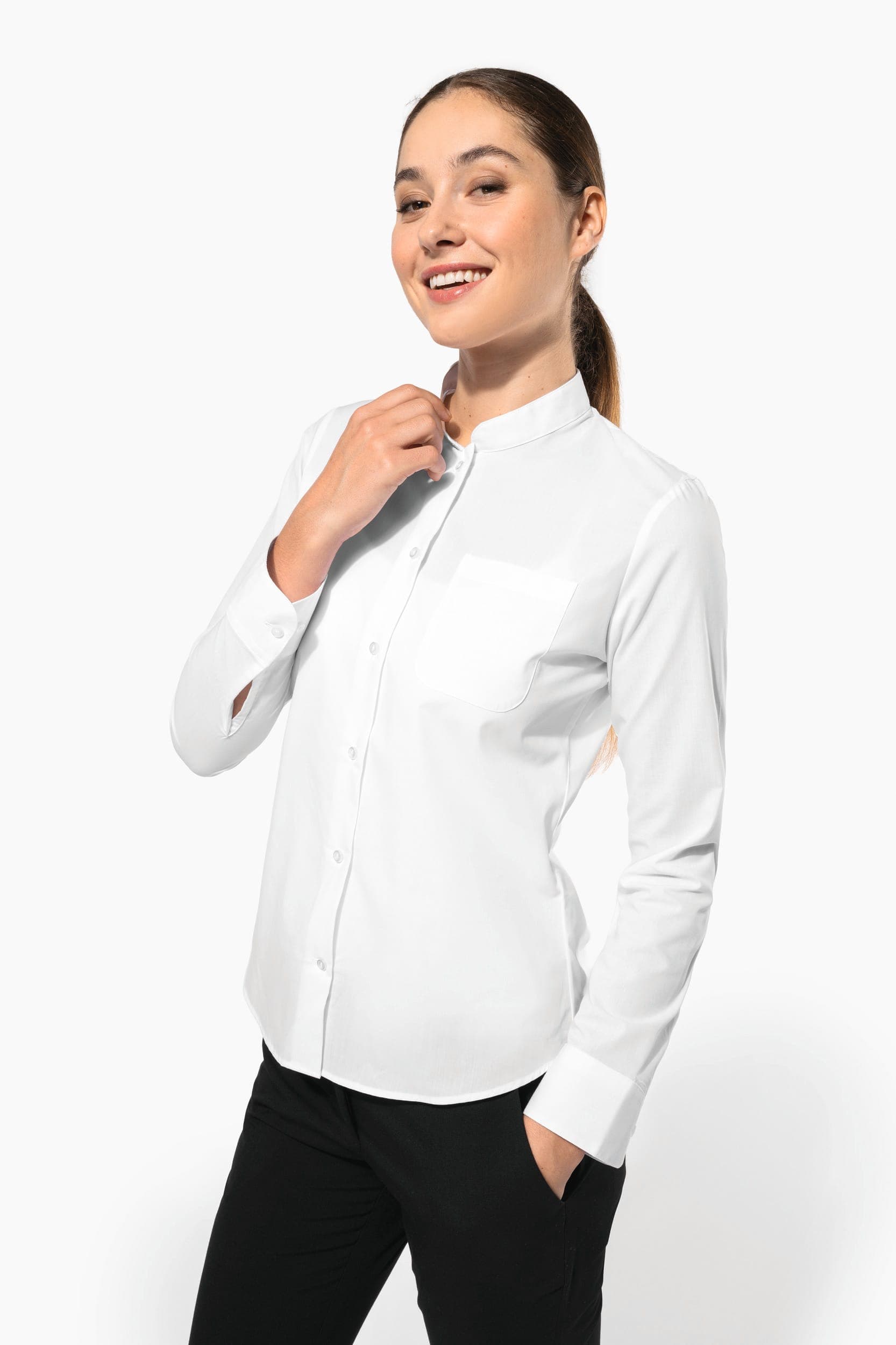 Chemise col mao manches longues femme en situation