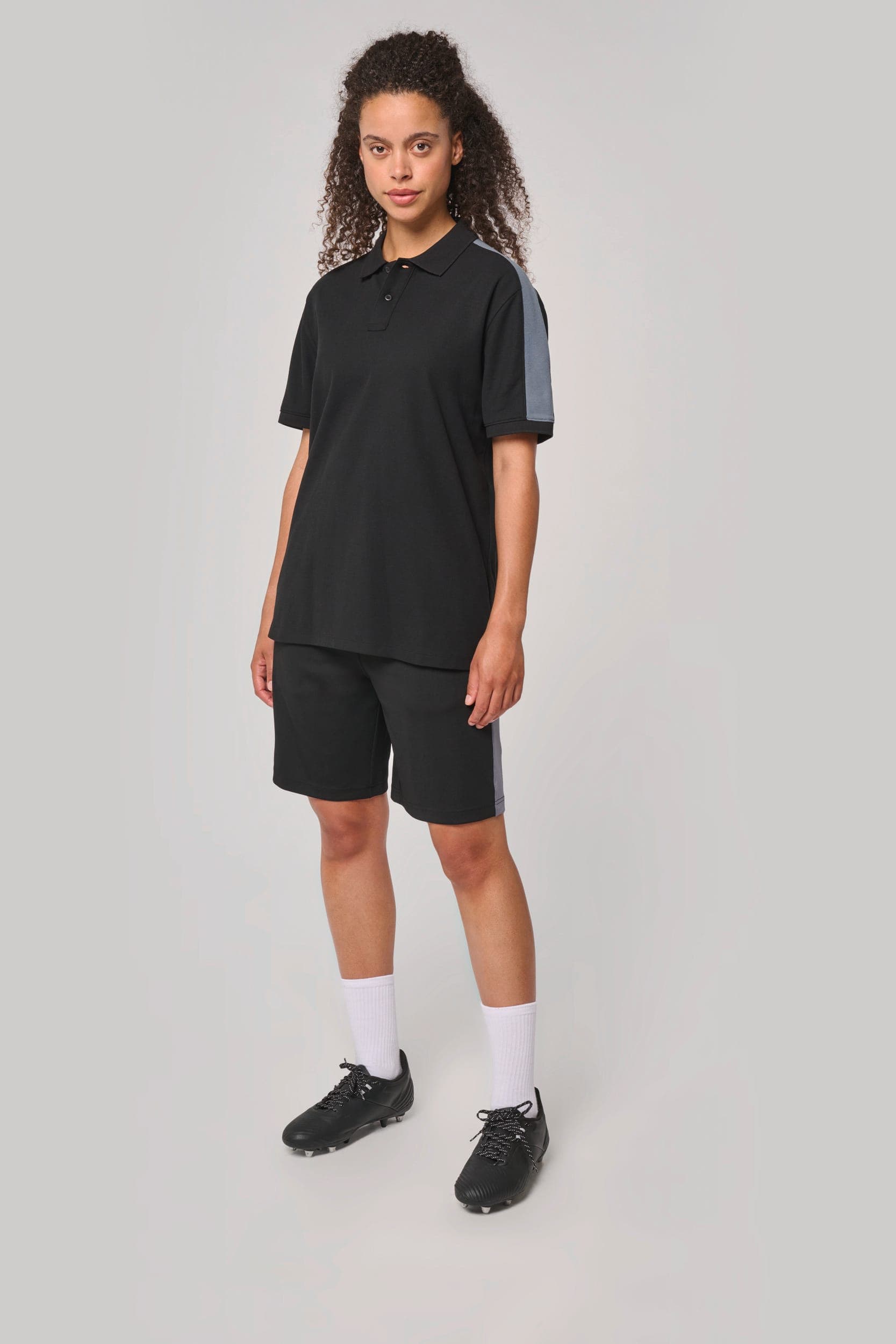 Polo teamwear unisexe en situation
