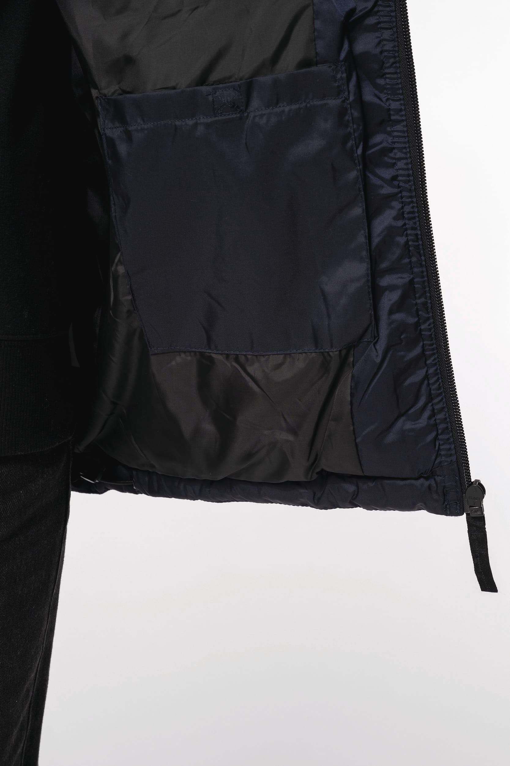 Parka matelassée à capuche bi-ton unisexe en situation
