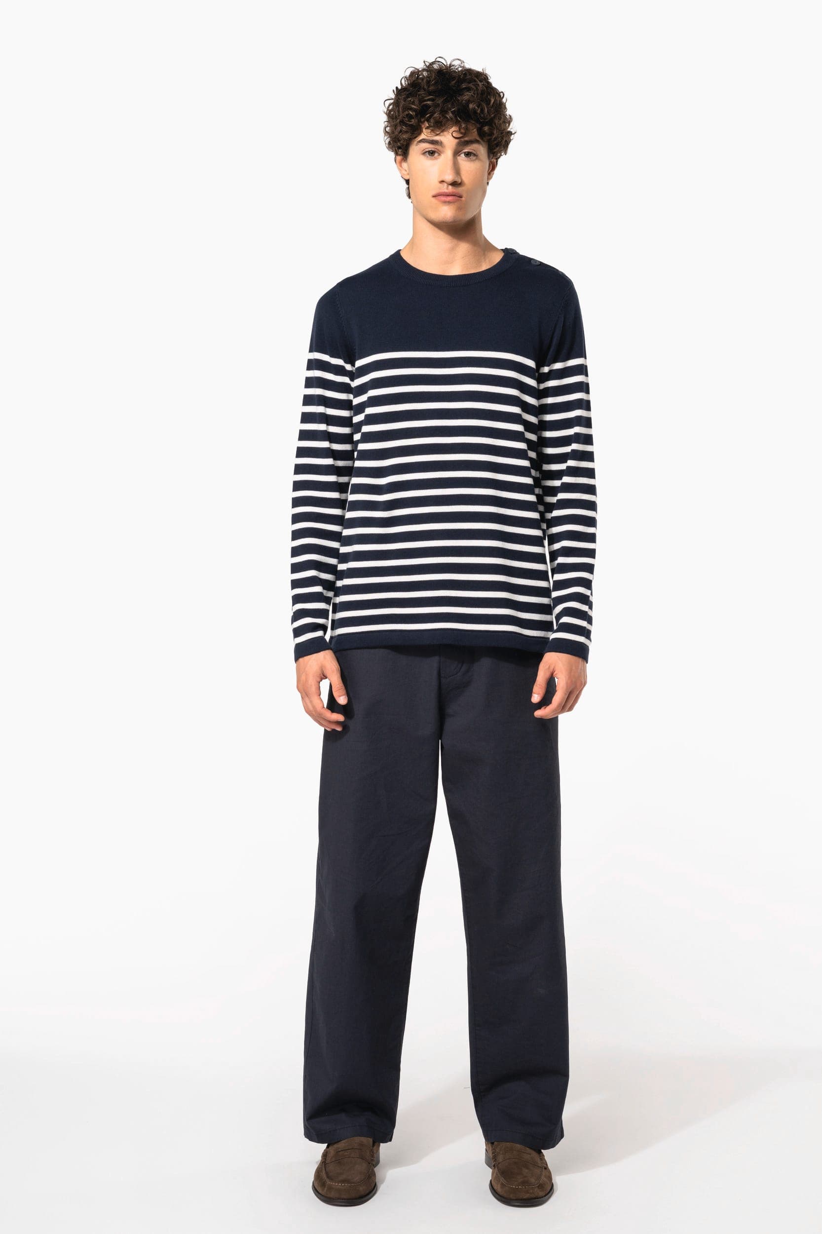 Pull marin homme en situation