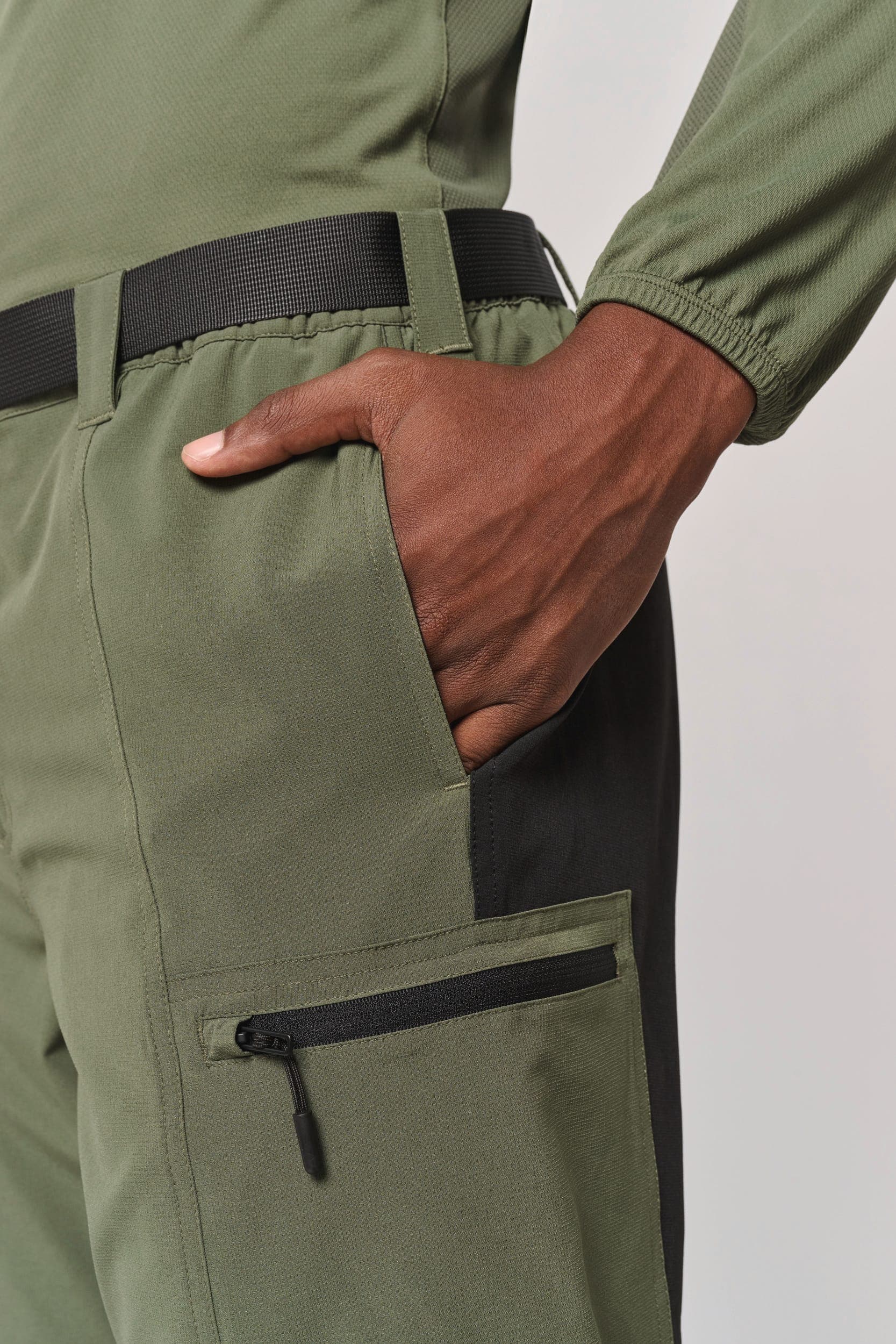 Pantalon outdoor unisexe en situation