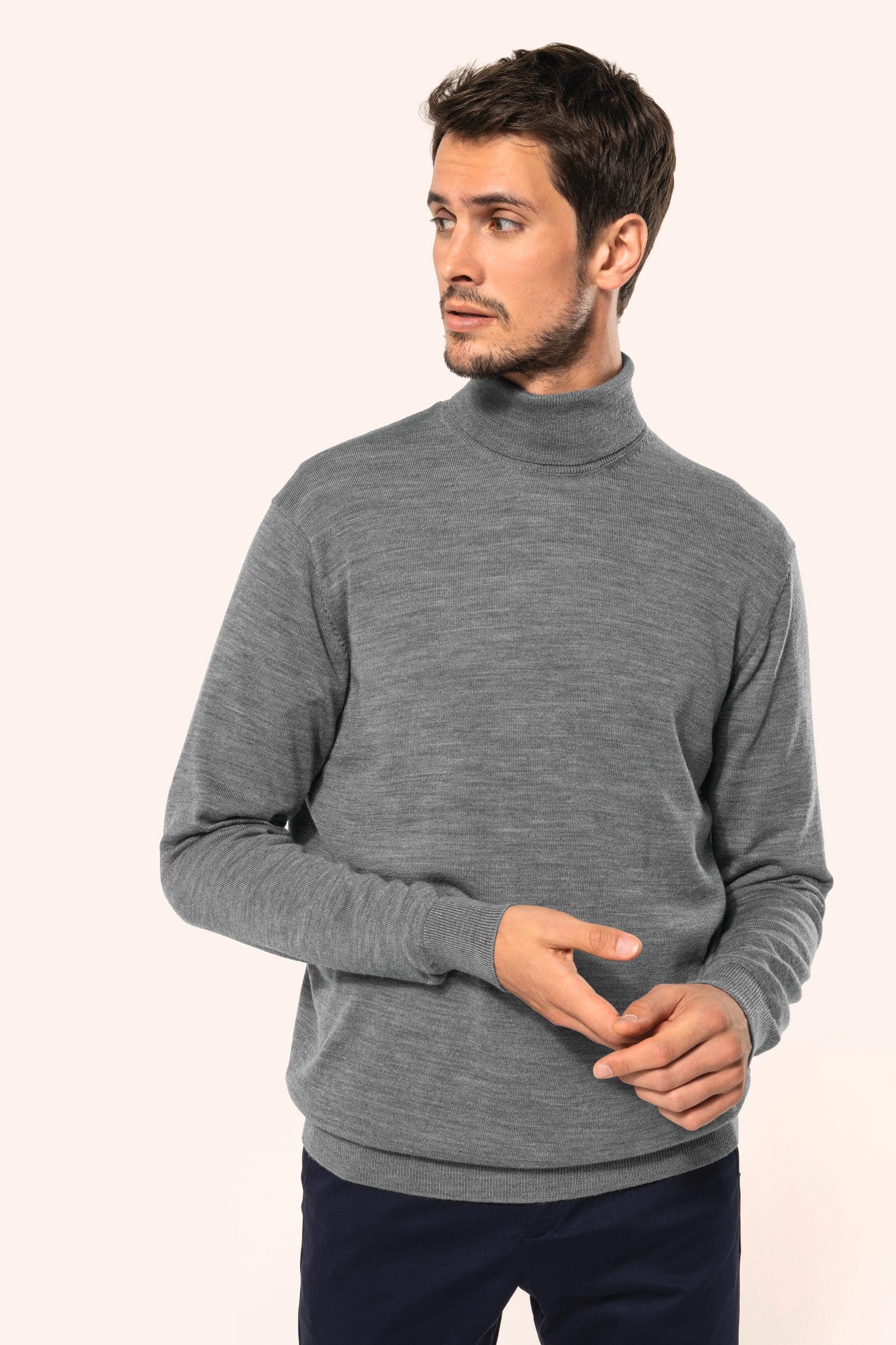 Pull Mérinos col roulé homme en situation
