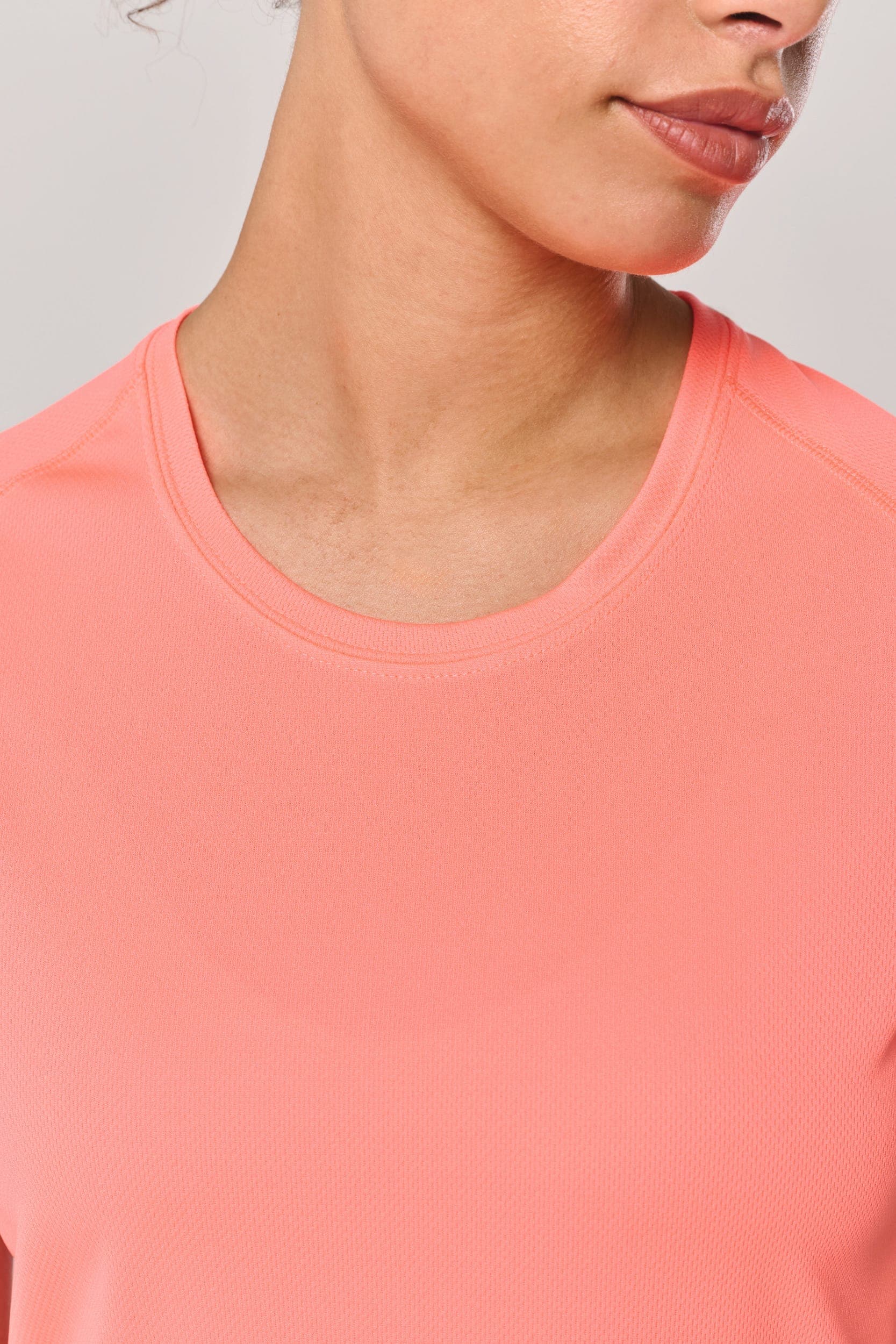 T-shirt de sport manches courtes femme en situation
