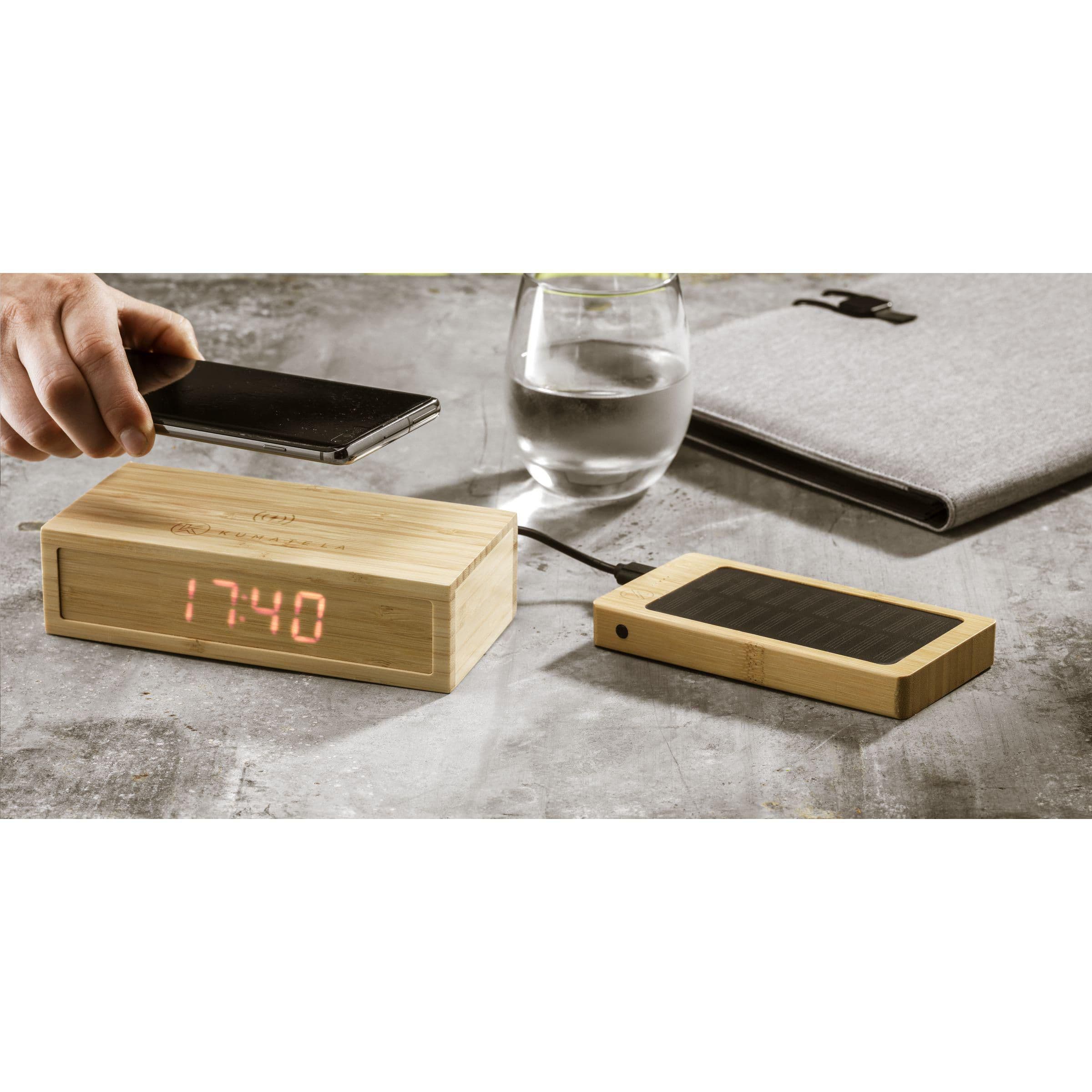 Chargeur externe solar powerbank 8000+ sans fil en situation