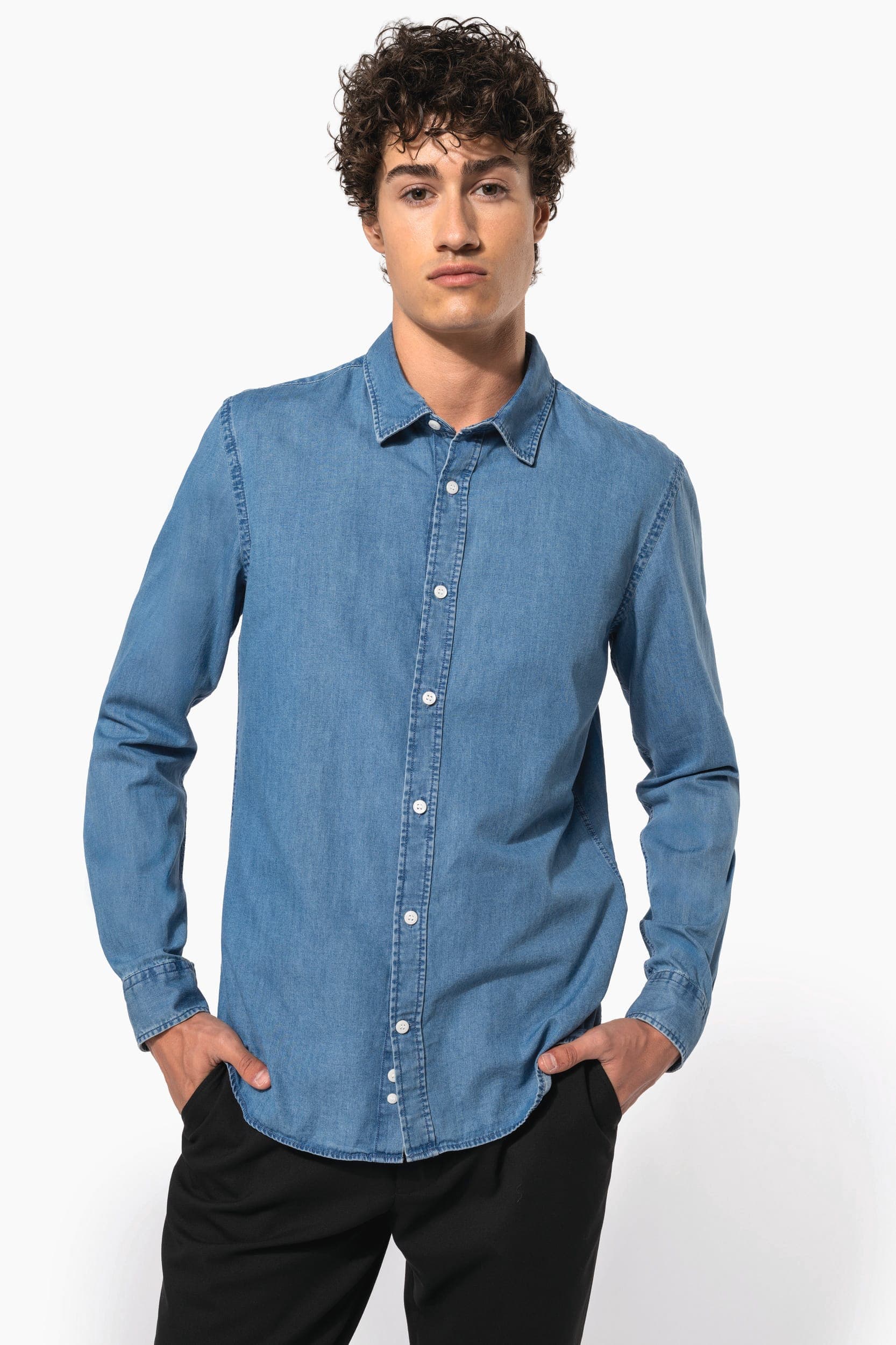 Chemise denim homme en situation