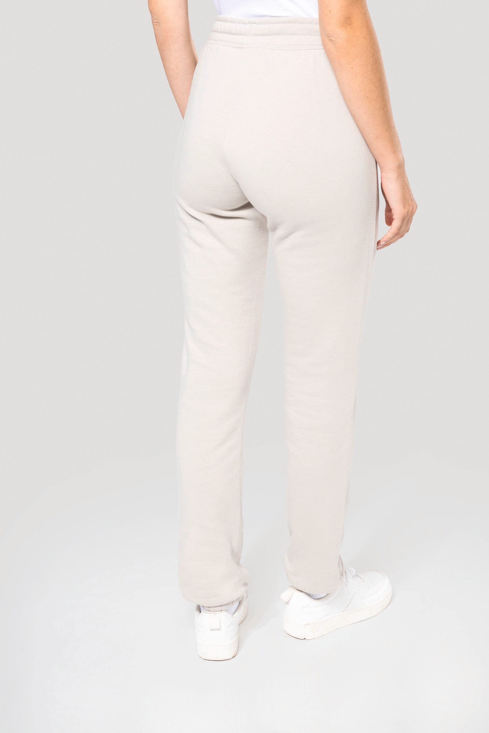 Pantalon jogging écoresponsable femme en situation