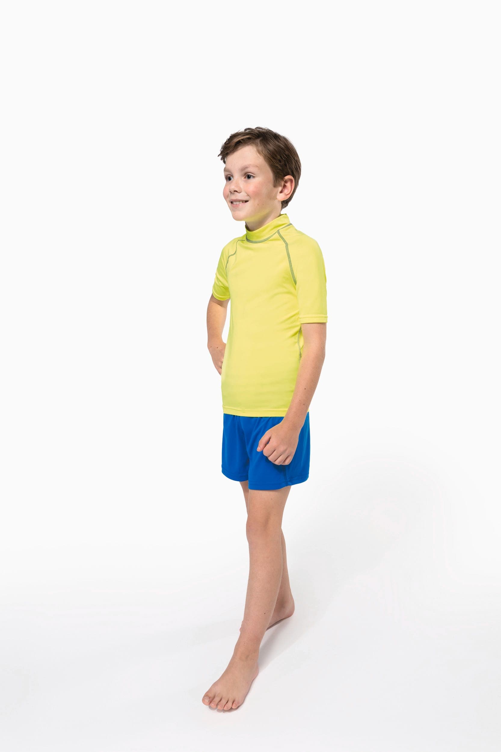 T-shirt technique à manches courtes avec protection anti-UV enfant en situation