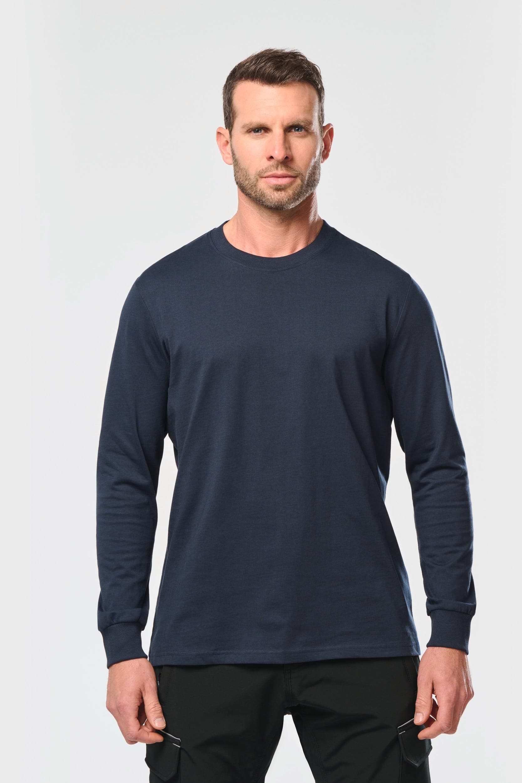 T-shirt écoresponsable manches longues unisexe en situation