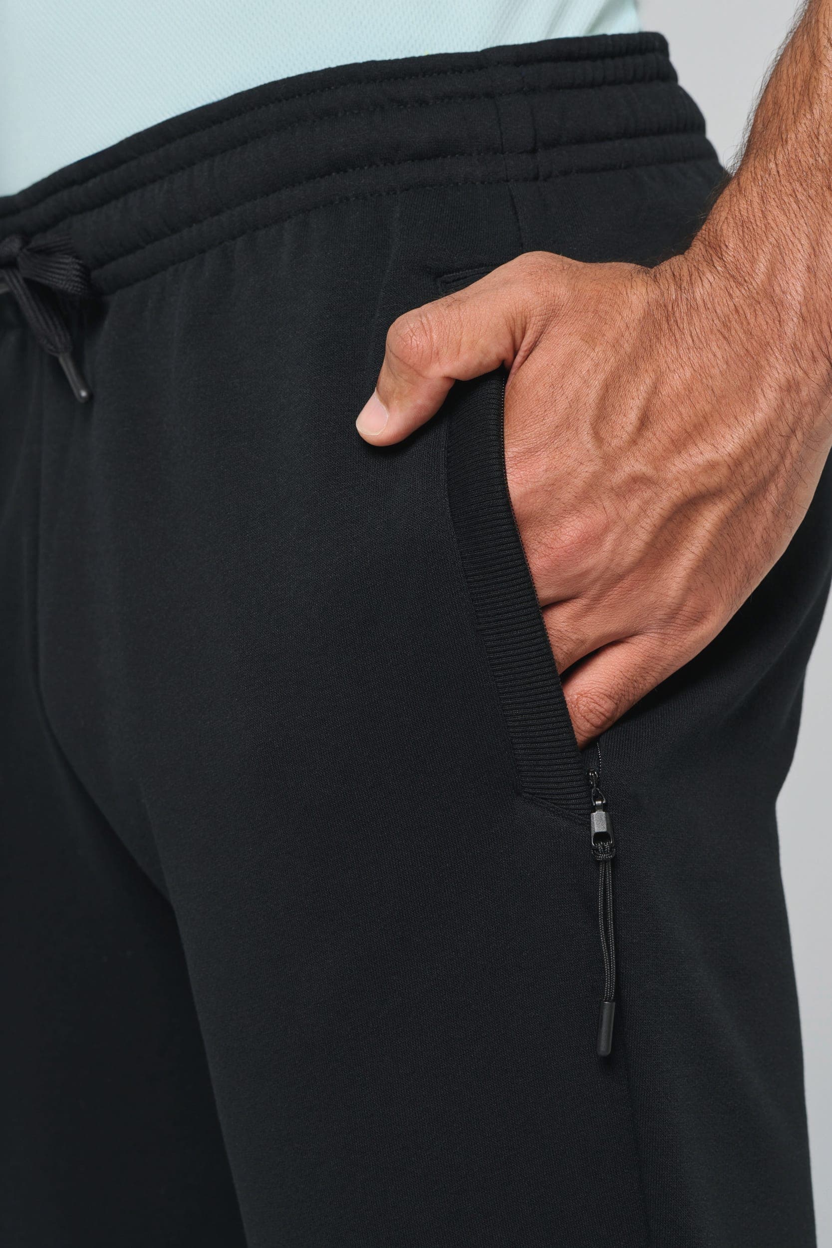 Pantalon de jogging à poches multisports unisexe en situation