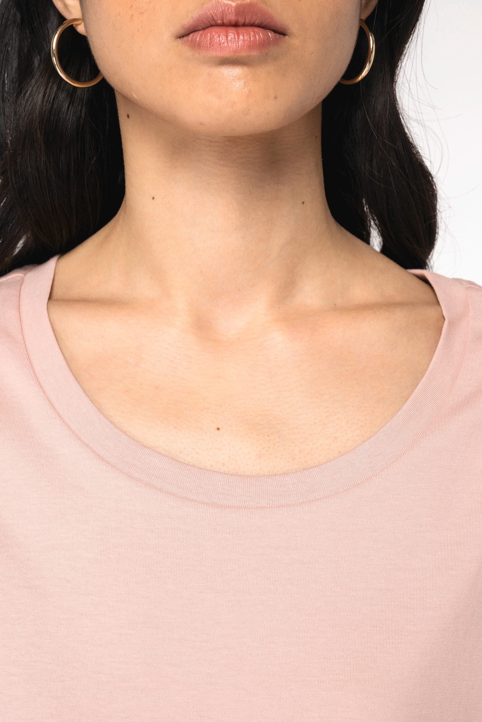 T-shirt écoresponsable manches à revers femme en situation